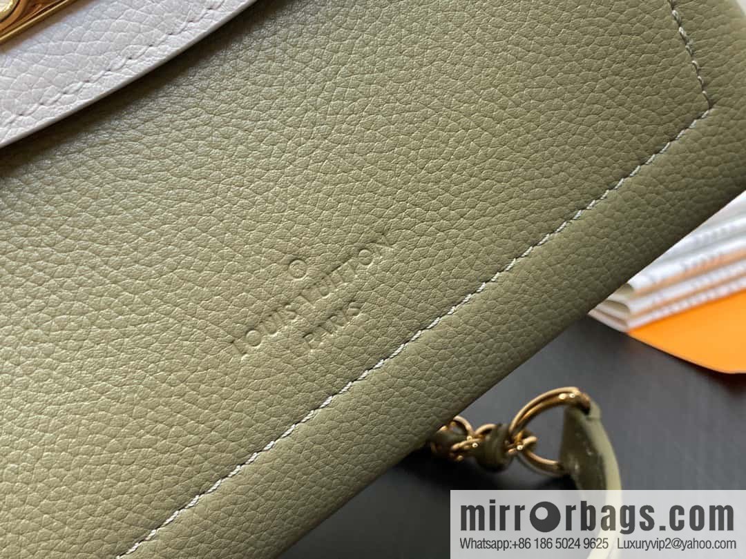 [Original order boutique] M21088 green, full leather chain bag series, this Lockme Ever mini handbag.