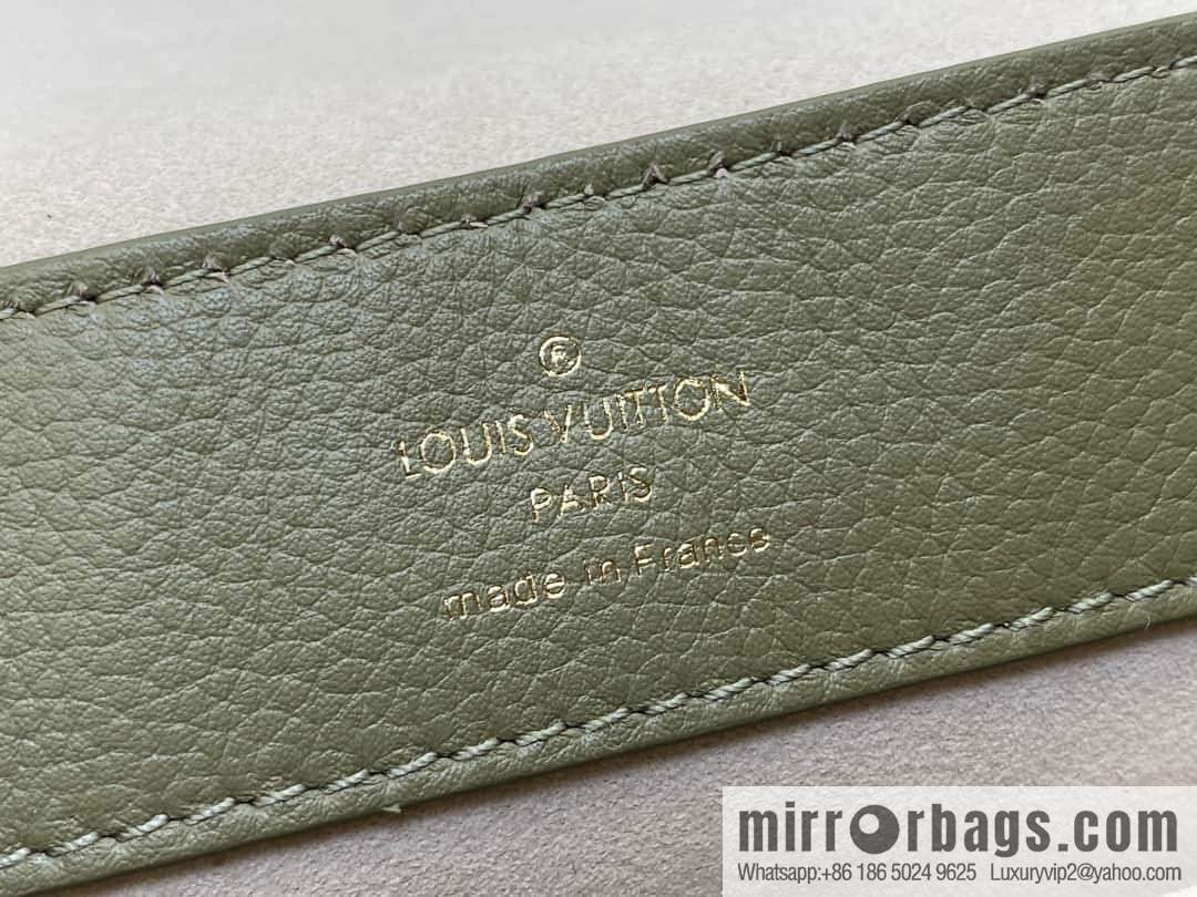 [Original order boutique] M21088 green, full leather chain bag series, this Lockme Ever mini handbag.