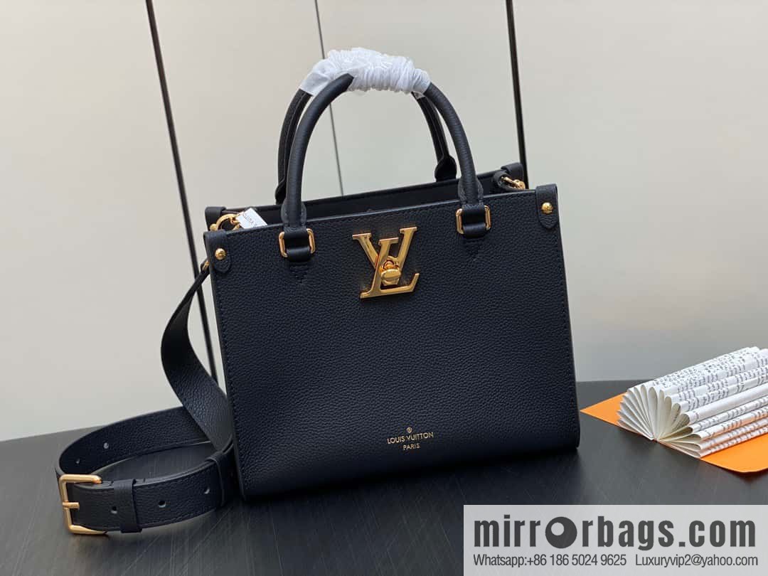 [Original order boutique] M22311 black full leather square bag series Lock & Go handbag M23637