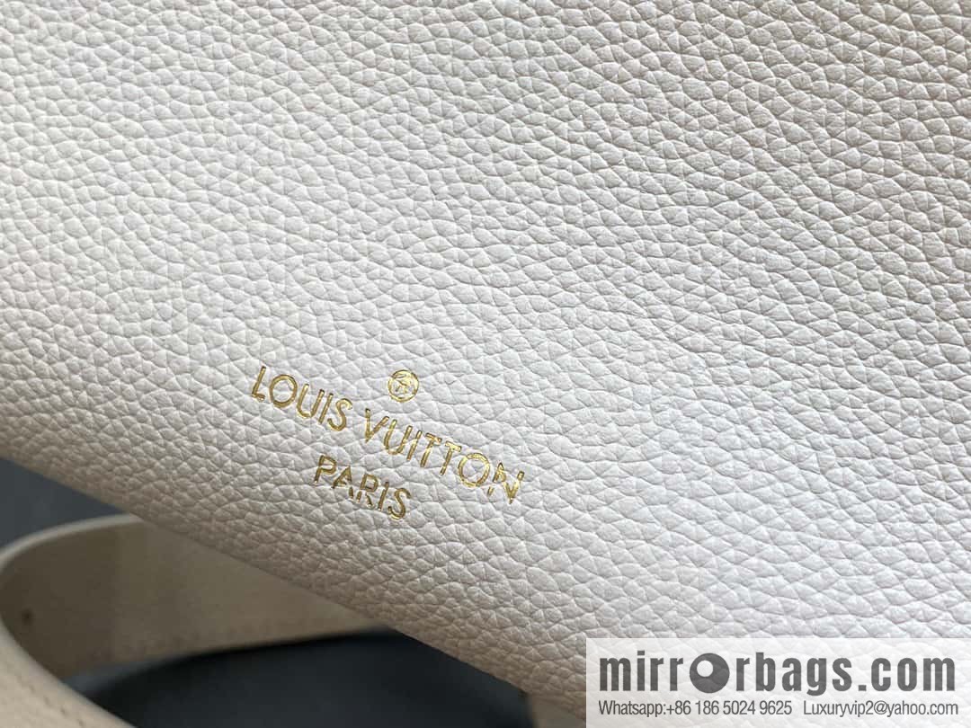 [Original order boutique] M23637 white, full leather square bag series Lock & Go handbag M22311
