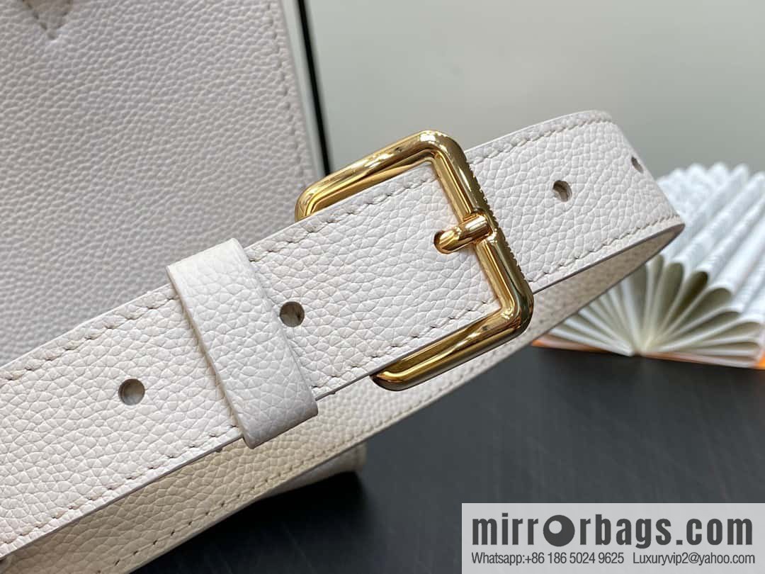[Original order boutique] M23637 white, full leather square bag series Lock & Go handbag M22311
