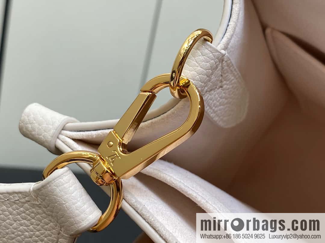 [Original order boutique] M23637 white, full leather square bag series Lock & Go handbag M22311