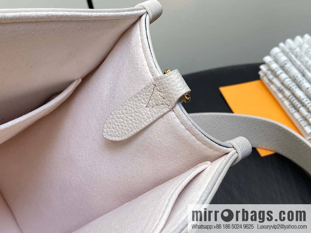 [Original order boutique] M23637 white, full leather square bag series Lock & Go handbag M22311