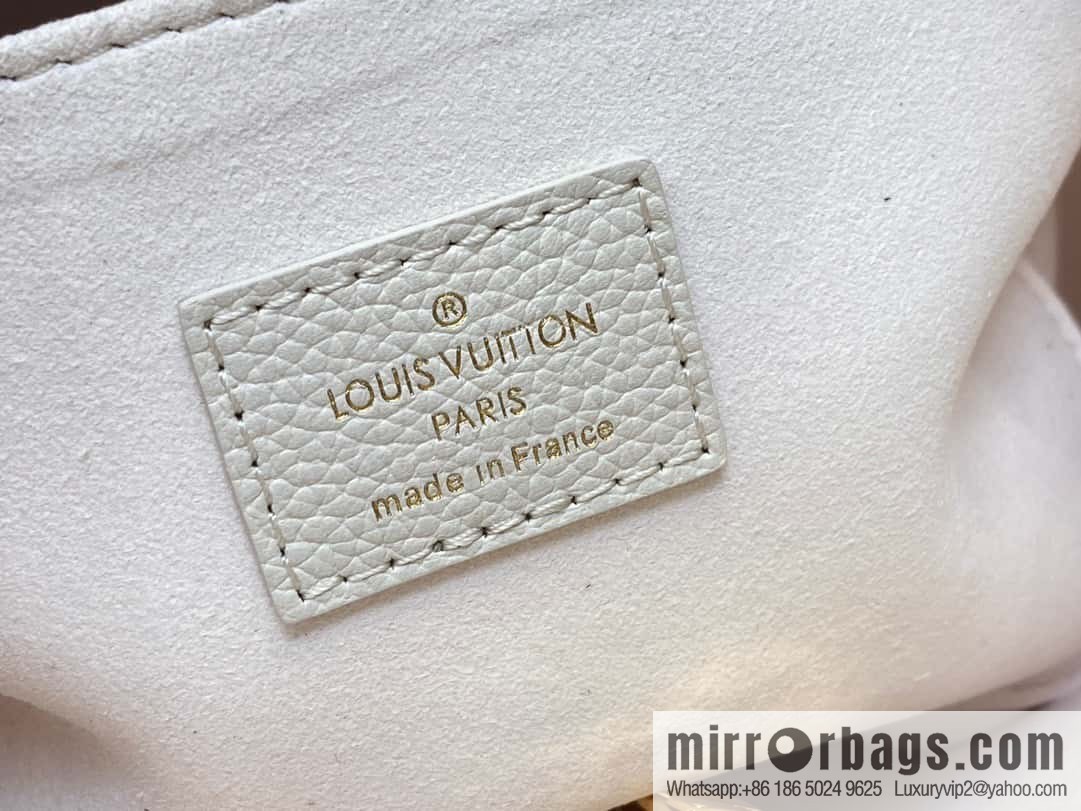 [Original order boutique] M23637 white, full leather square bag series Lock & Go handbag M22311