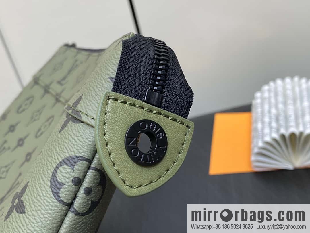 [Original order boutique] M82008 green flower clutch bag series Pochette Voyage Souple clutch bag Keepall Bandoulière 25 handbag