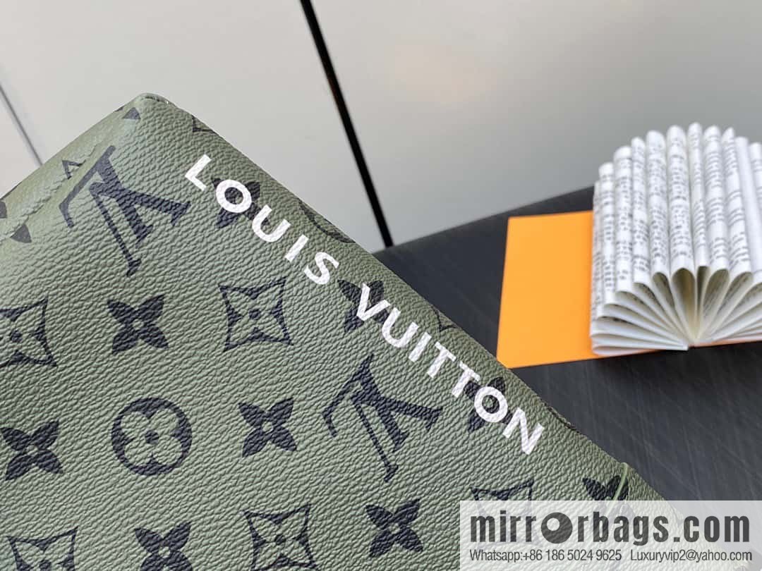[Original order boutique] M82008 green flower clutch bag series Pochette Voyage Souple clutch bag Keepall Bandoulière 25 handbag