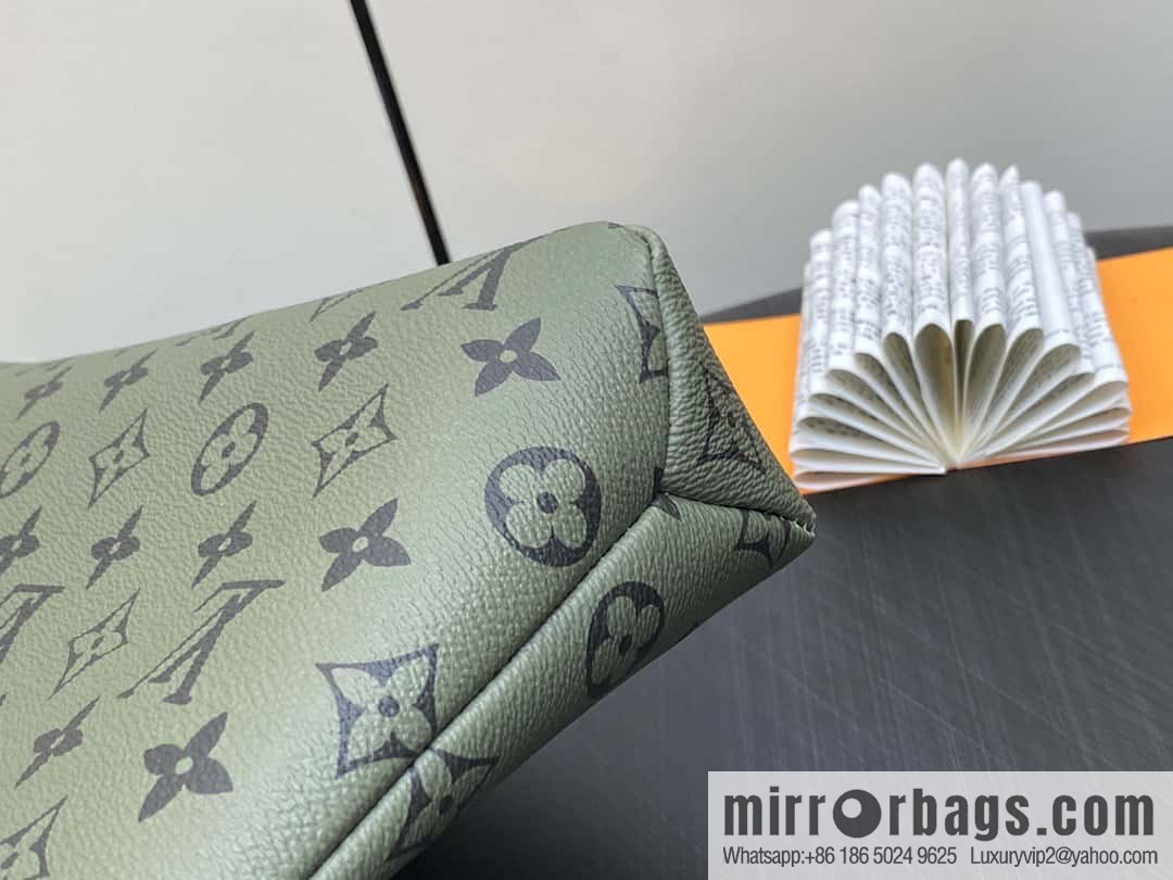[Original order boutique] M82008 green flower clutch bag series Pochette Voyage Souple clutch bag Keepall Bandoulière 25 handbag