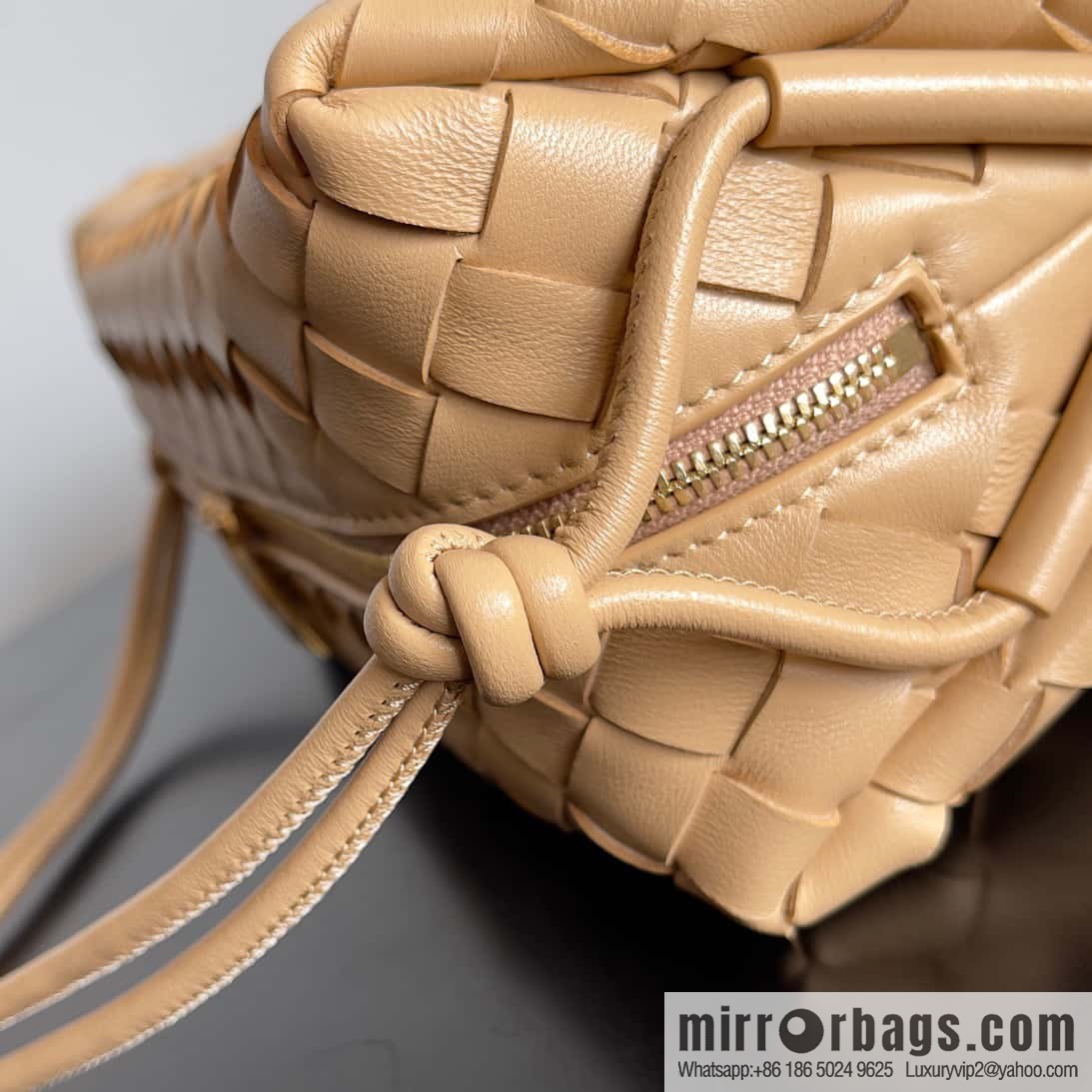 Large 𝗕𝗼𝘁𝘁𝗲𝗴𝗮 𝗩𝗲𝗻𝗲𝘁𝗮 BV latest version loop camera bag model number: 680256 almond color