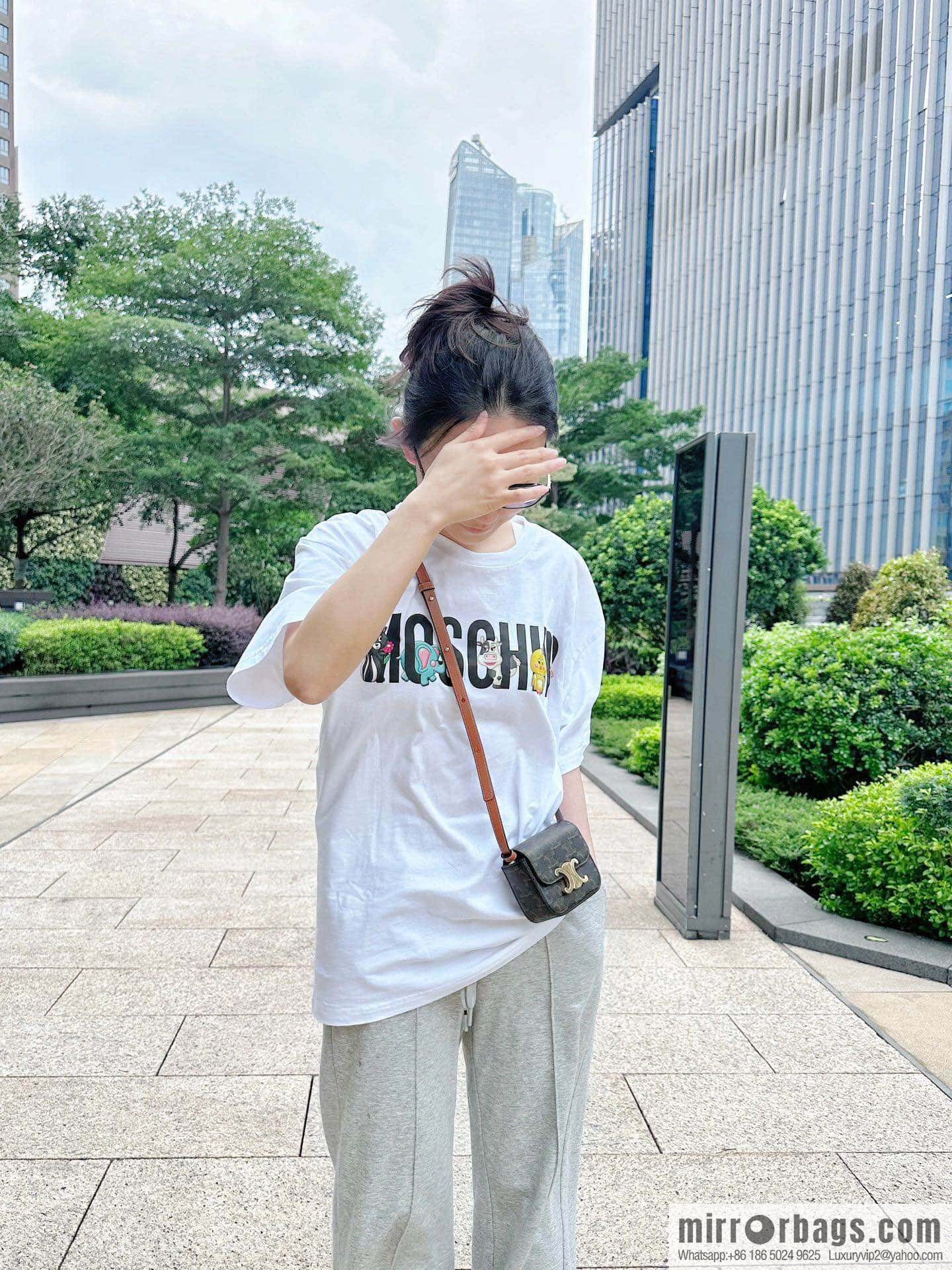 [Premium quality, all-steel hardware 】 𝗖𝗘𝗟𝗜𝗡𝗘 | 𝗧𝗥𝗜𝗢𝗠𝗣𝗛𝗘 𝗠𝗜𝗡𝗜 Arc de Triomphe mini crossbody bag model: 101513