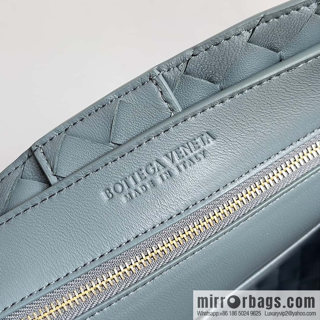 BV Bottega Veneta2023 New Andiamo woven handbag, medium, model number: 743572 slate gray
