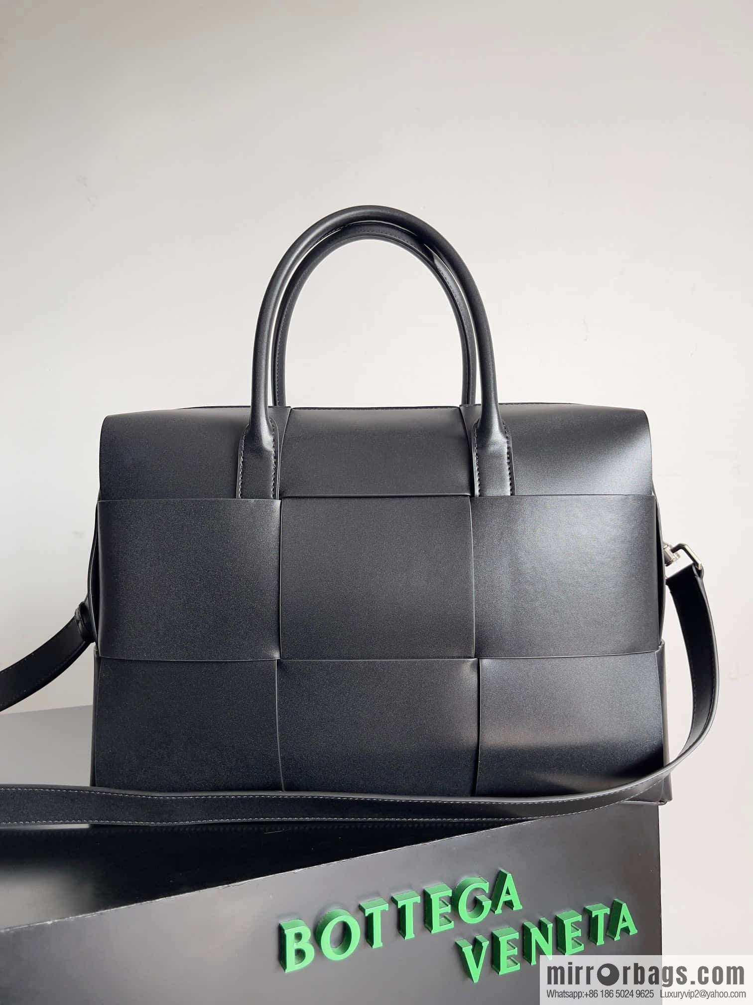 Bottega Veneta men's briefcase model number: 746358 black