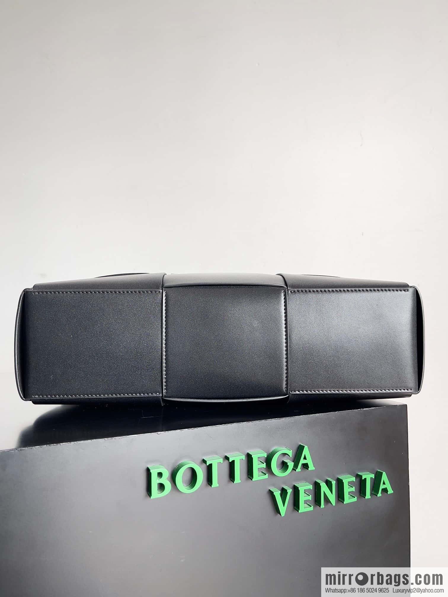 Bottega Veneta men's briefcase model number: 746358 black