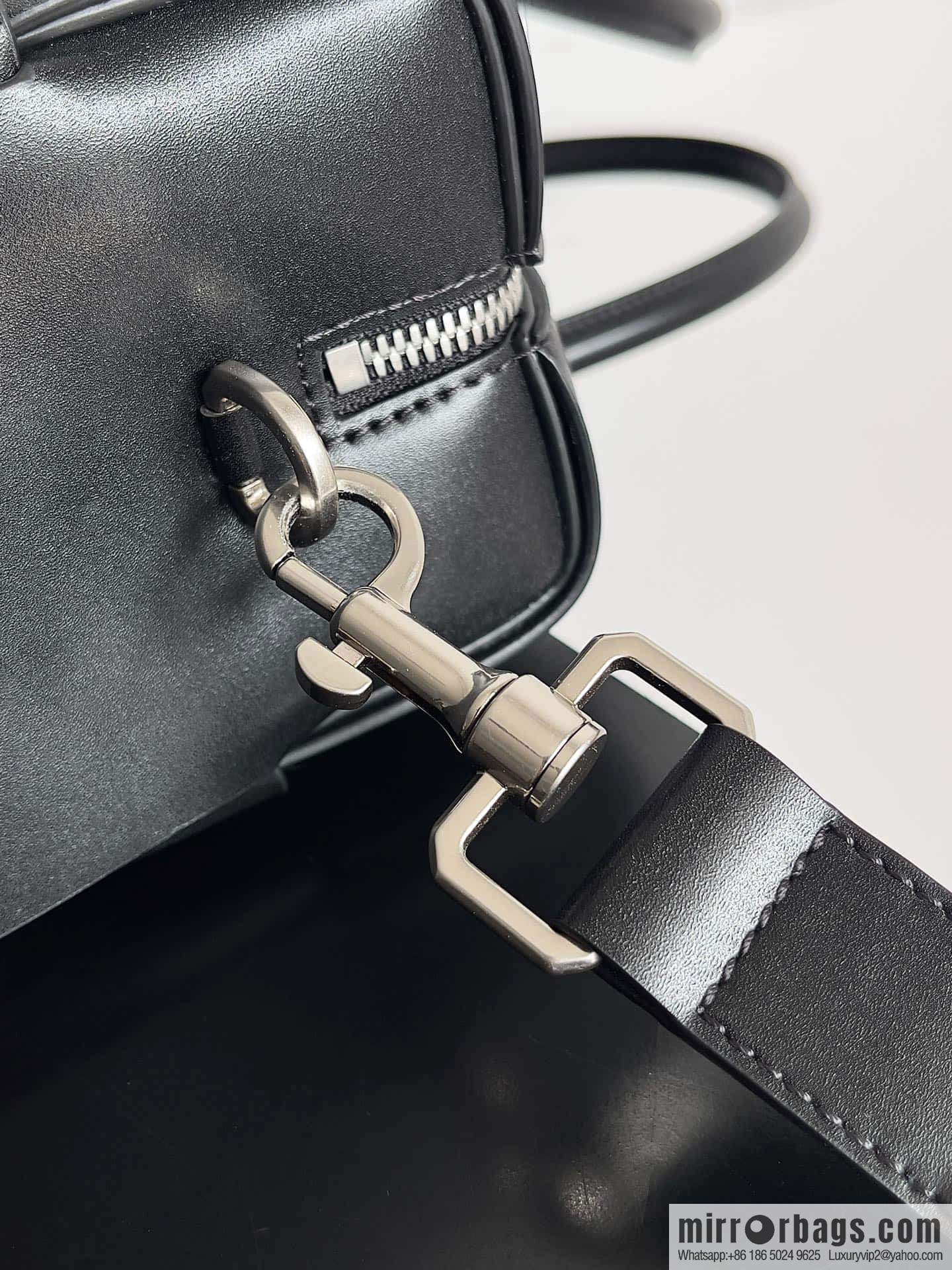 Bottega Veneta men's briefcase model number: 746358 black