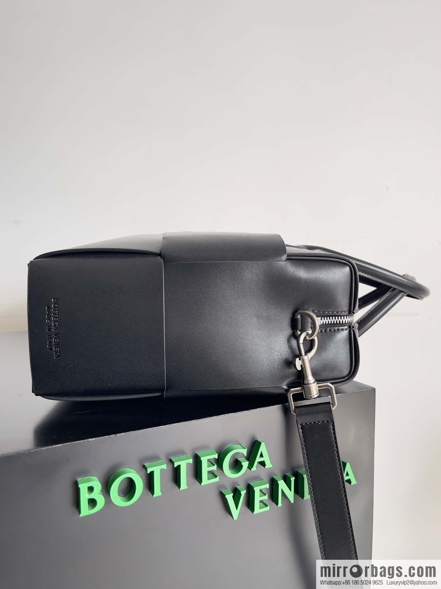 Bottega Veneta men's briefcase model number: 746358 black