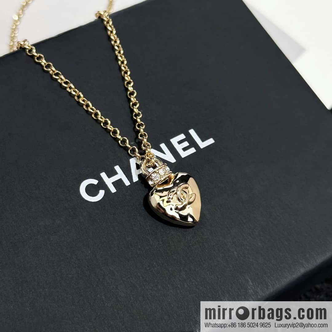 ❗️New ❗️ Chanel necklace ☀️ new ☑️ Chanel peach heart ❤️ love double c necklace ☀️