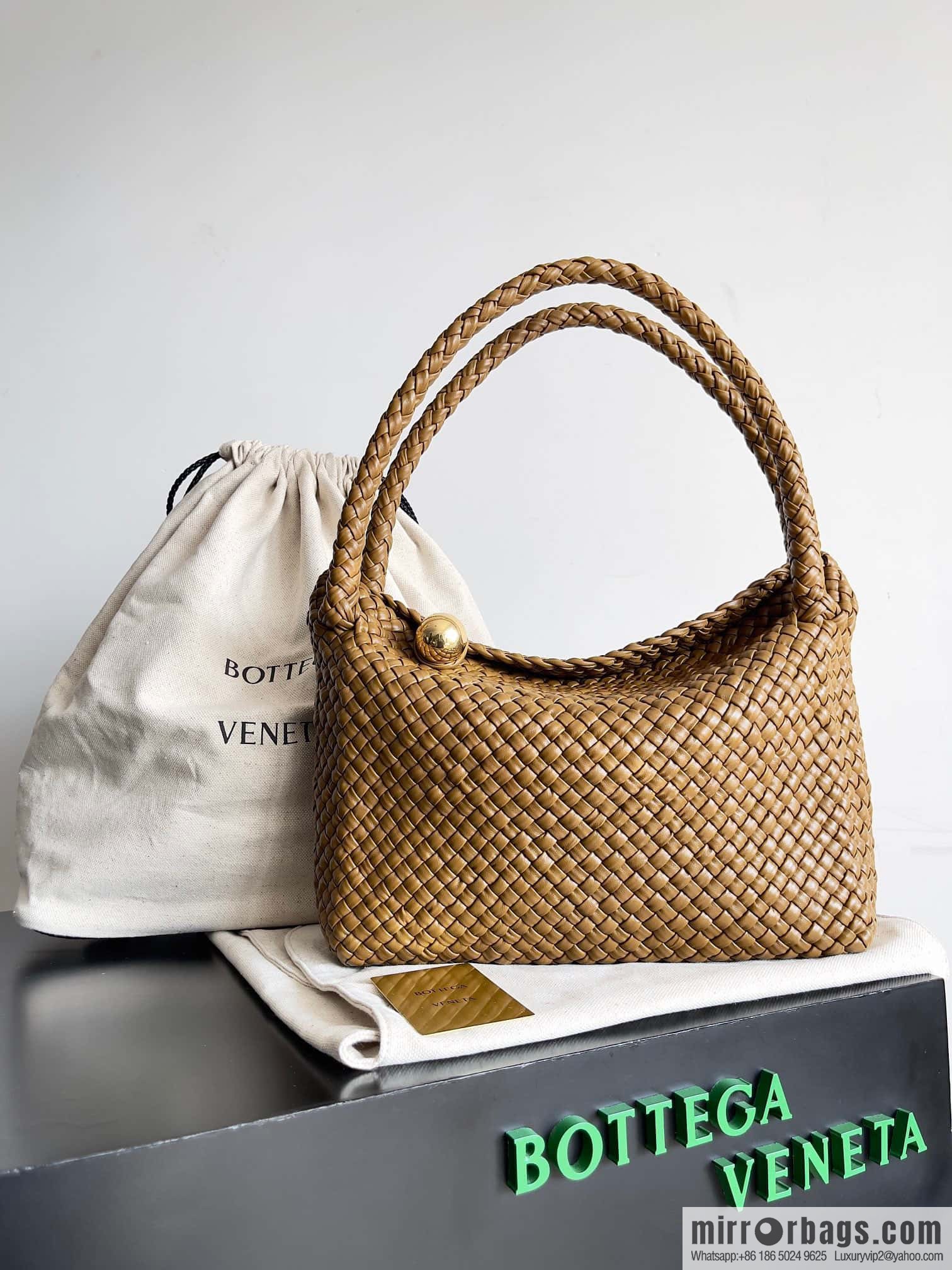 #Bv 2023 Winter Collection/Top Tosca Handbag Model Number: 716974 Mustard Green