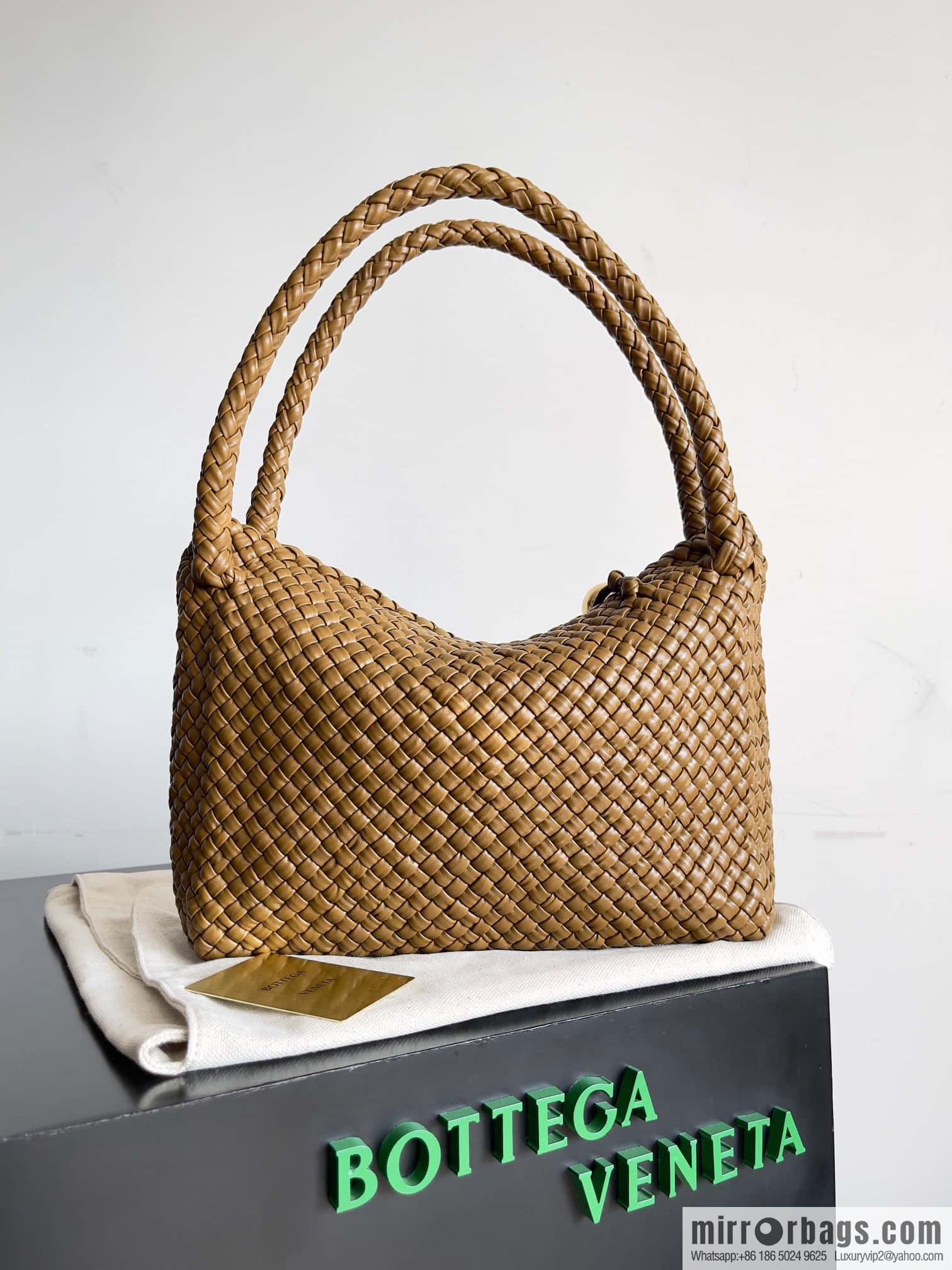 #Bv 2023 Winter Collection/Top Tosca Handbag Model Number: 716974 Mustard Green