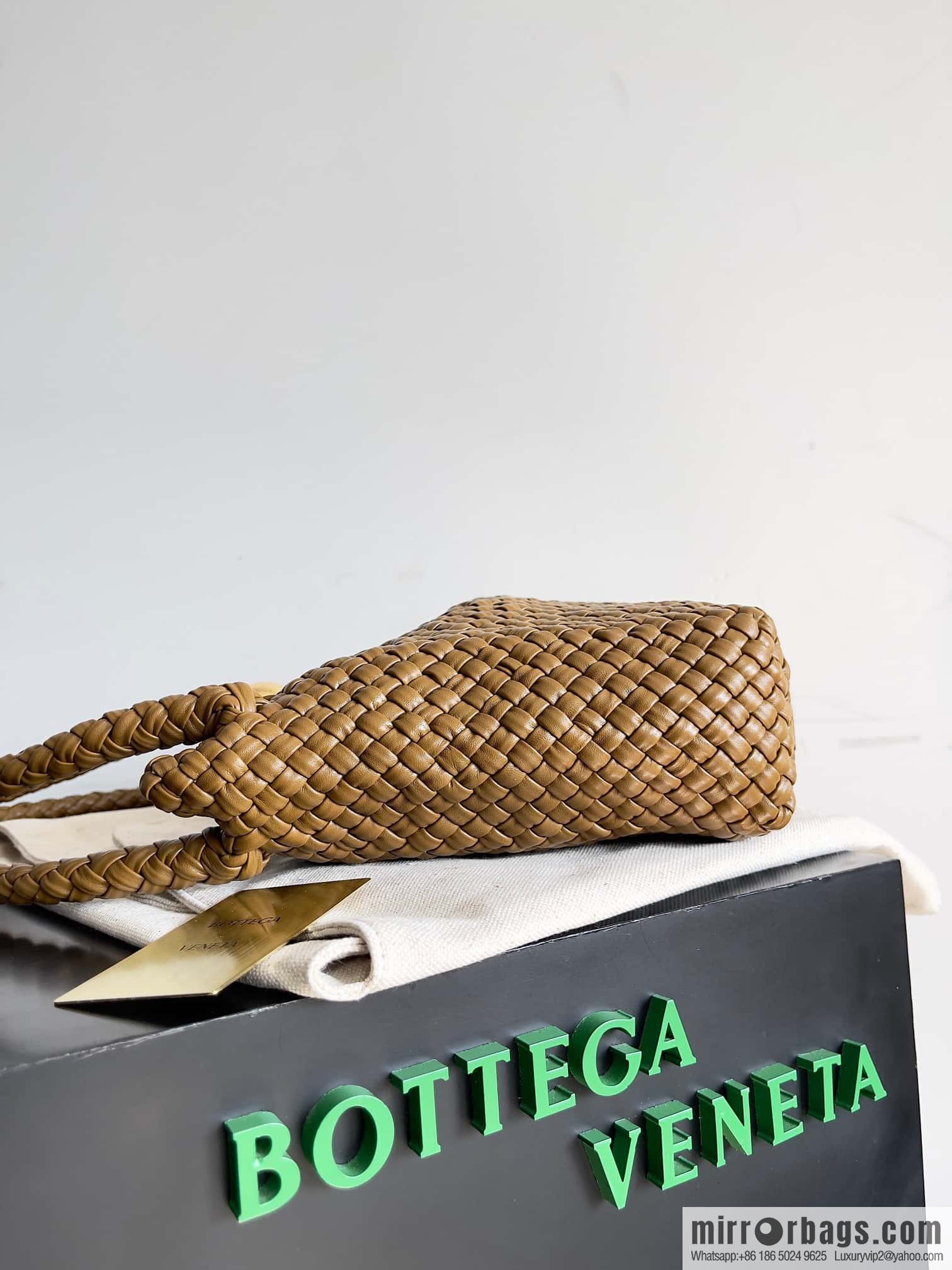 #Bv 2023 Winter Collection/Top Tosca Handbag Model Number: 716974 Mustard Green