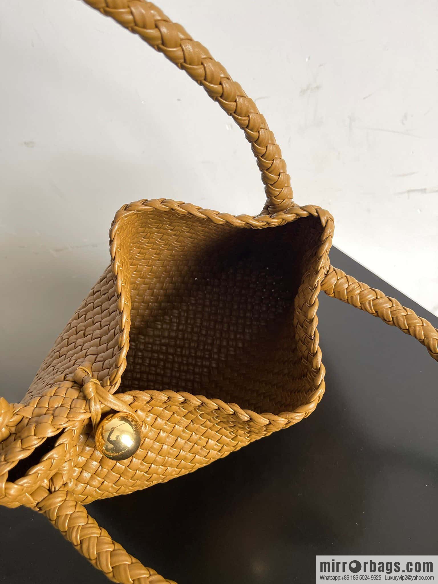 #Bv 2023 Winter Collection/Top Tosca Handbag Model Number: 716974 Mustard Green