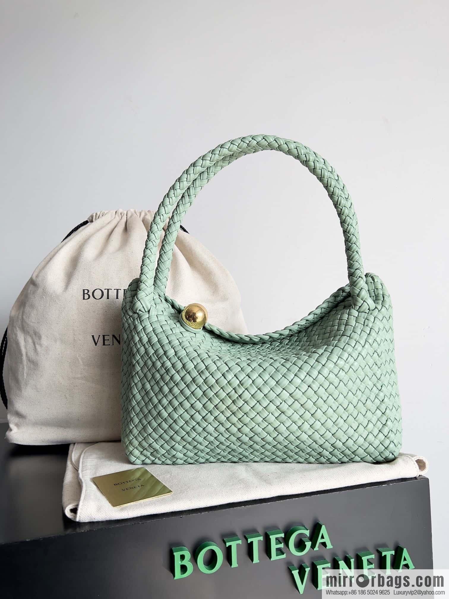 #Bv 2023 Winter Collection/Top Tosca Handbag Model Number: 716974 Sage Green