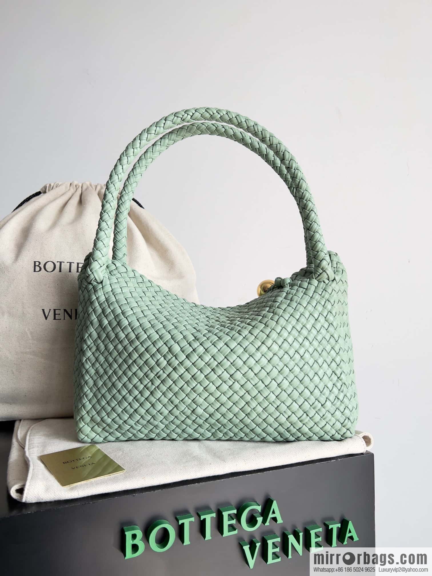 #Bv 2023 Winter Collection/Top Tosca Handbag Model Number: 716974 Sage Green