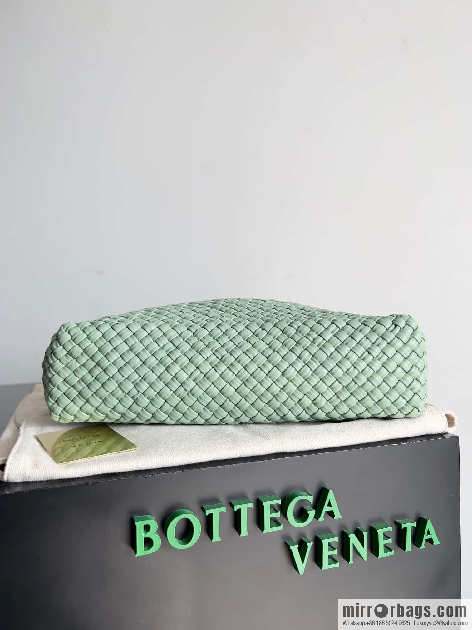 #Bv 2023 Winter Collection/Top Tosca Handbag Model Number: 716974 Sage Green