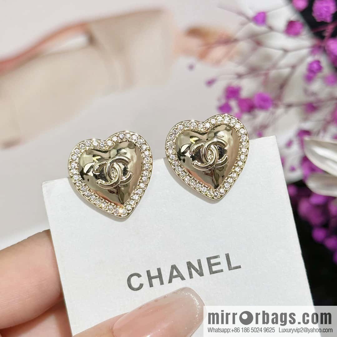 ❗️New ❗️ Chanel stud earrings ☀️ new ☑️ Chanel c1 peach heart ❤️ love double c stud earrings ☀️