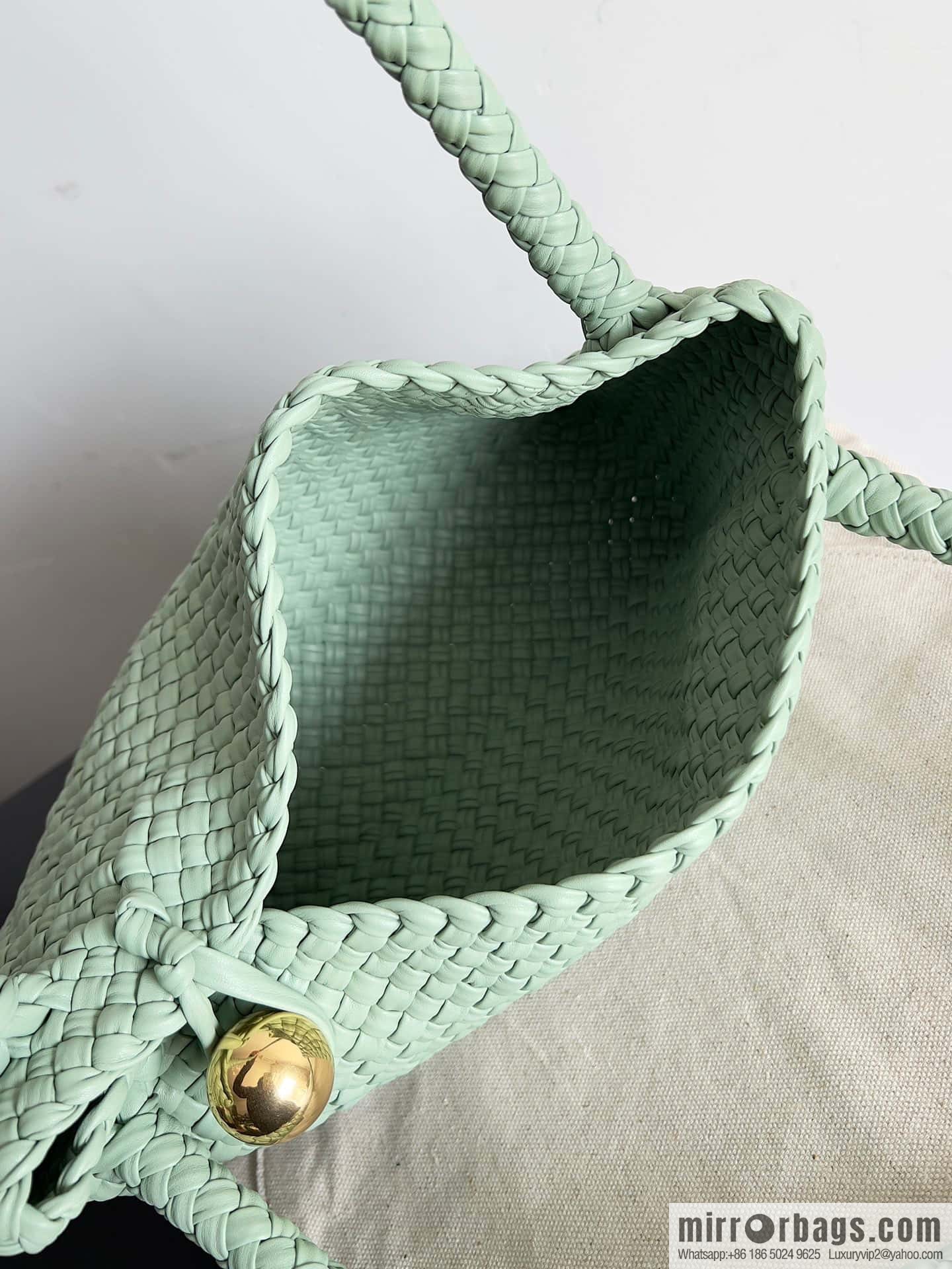 #Bv 2023 Winter Collection/Top Tosca Handbag Model Number: 716974 Sage Green