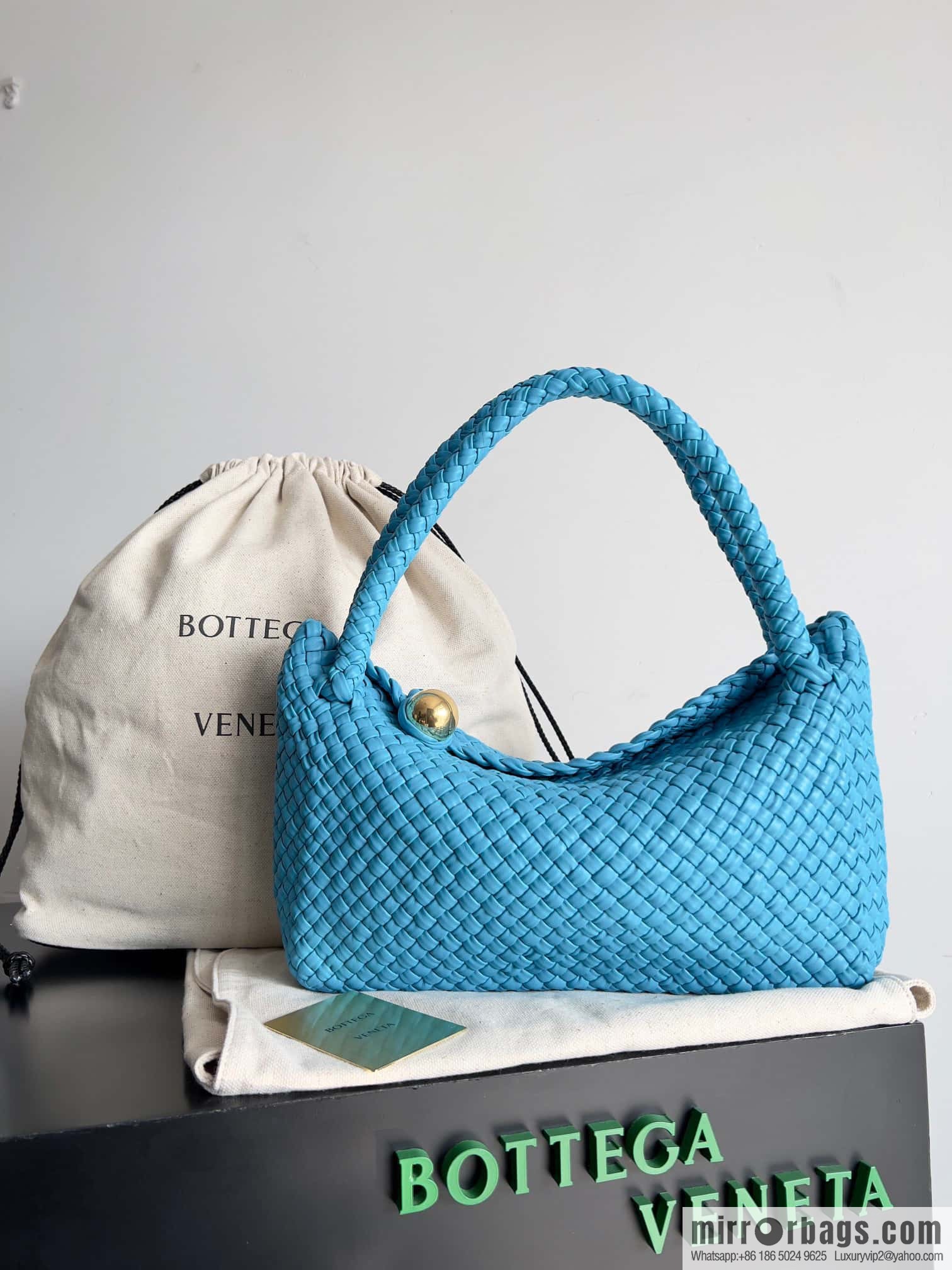 #Bv 2023 Winter Collection/Top Tosca Handbag Model Number: 716974 Pool Blue