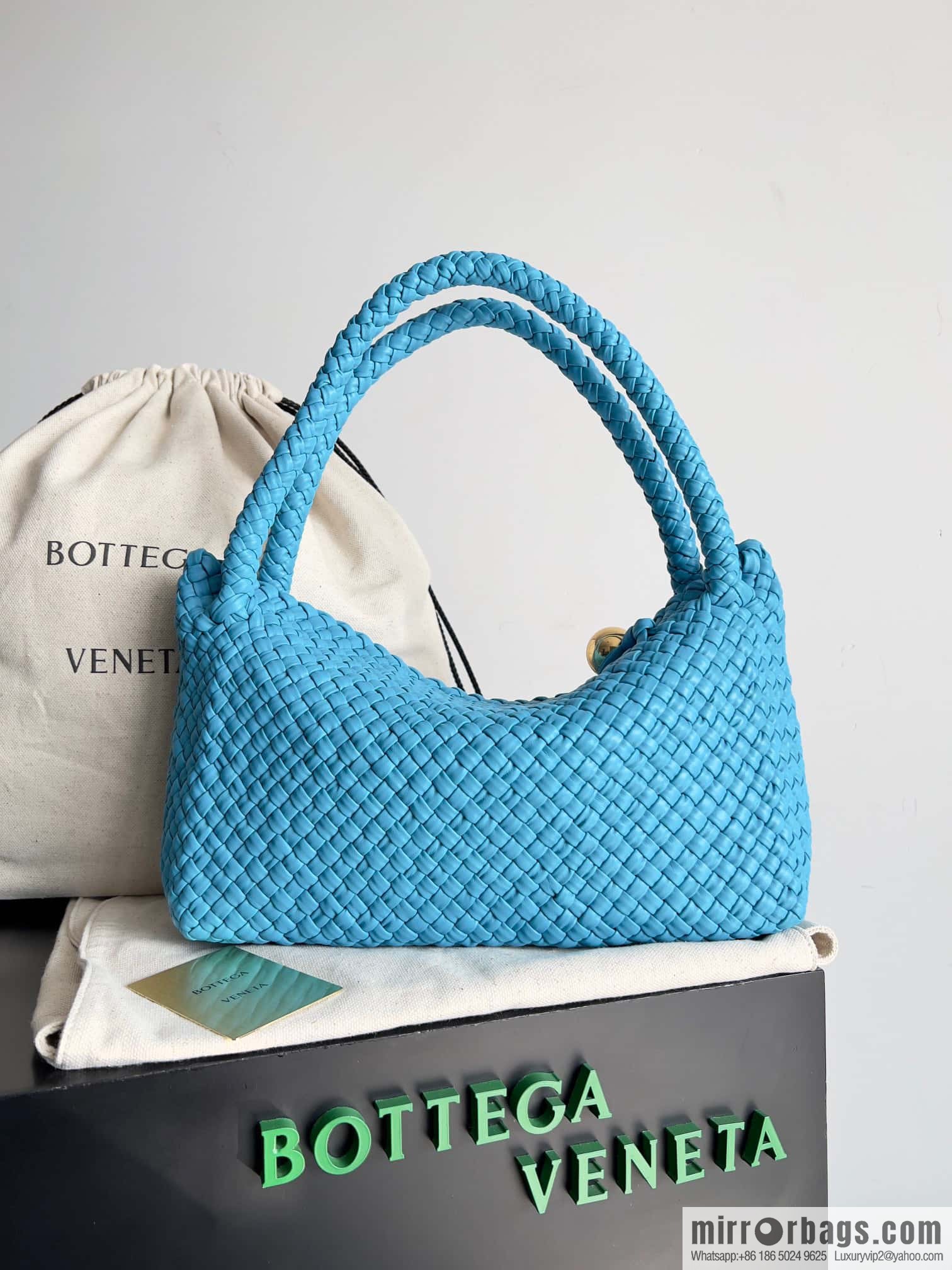 #Bv 2023 Winter Collection/Top Tosca Handbag Model Number: 716974 Pool Blue