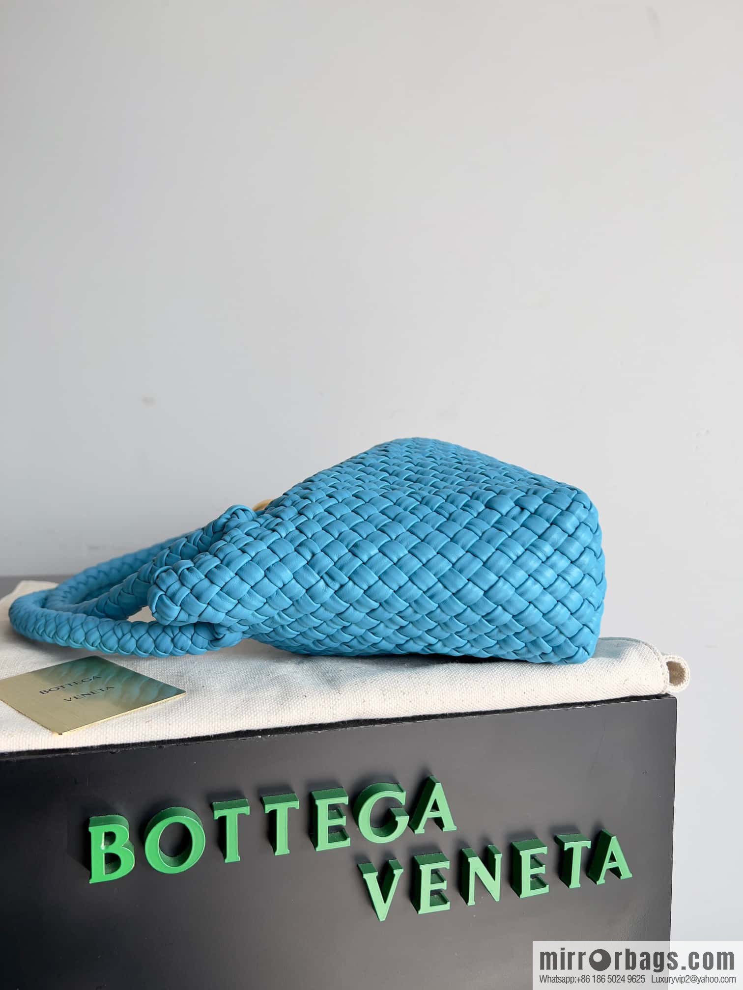 #Bv 2023 Winter Collection/Top Tosca Handbag Model Number: 716974 Pool Blue