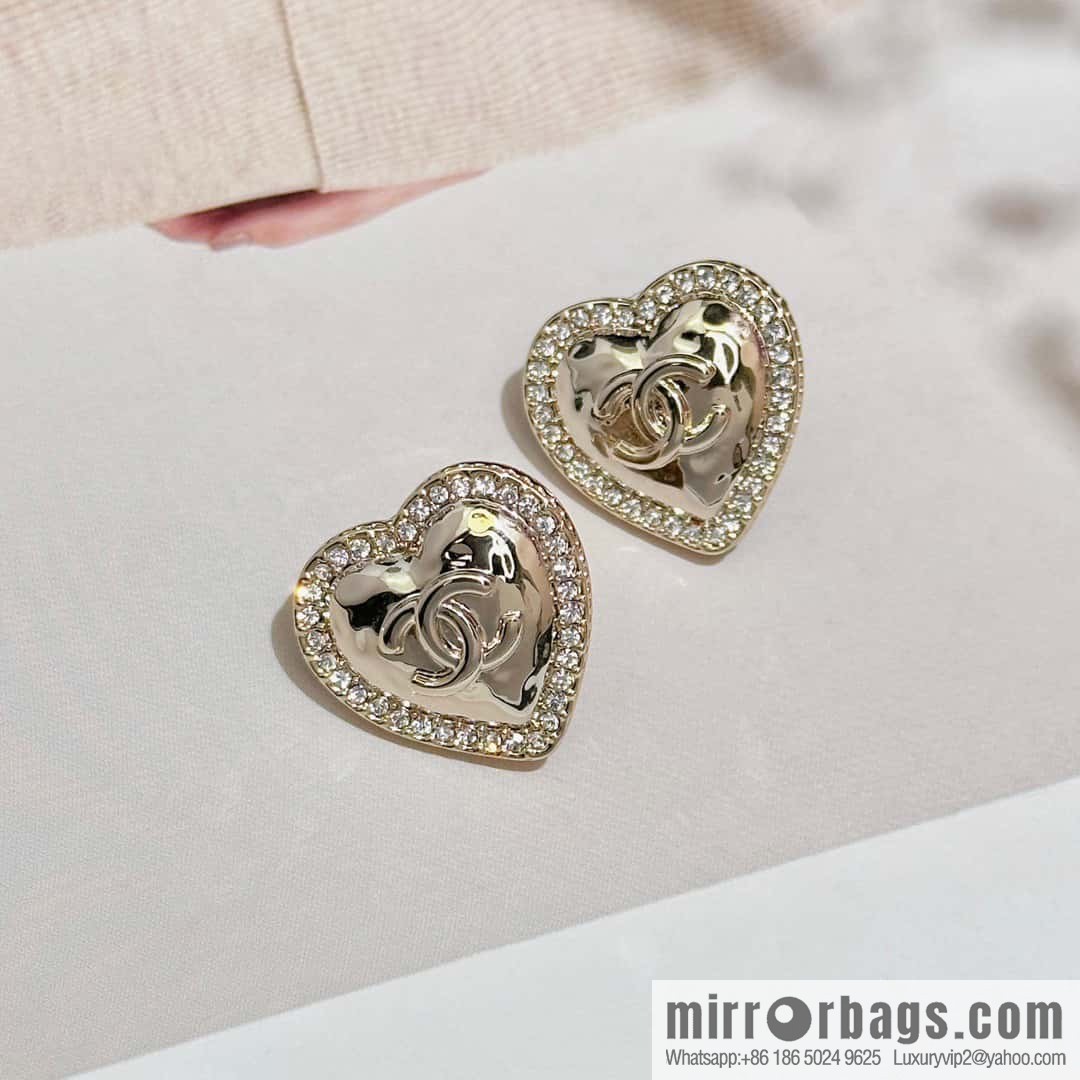 ❗️New ❗️ Chanel stud earrings ☀️ new ☑️ Chanel c1 peach heart ❤️ love double c stud earrings ☀️