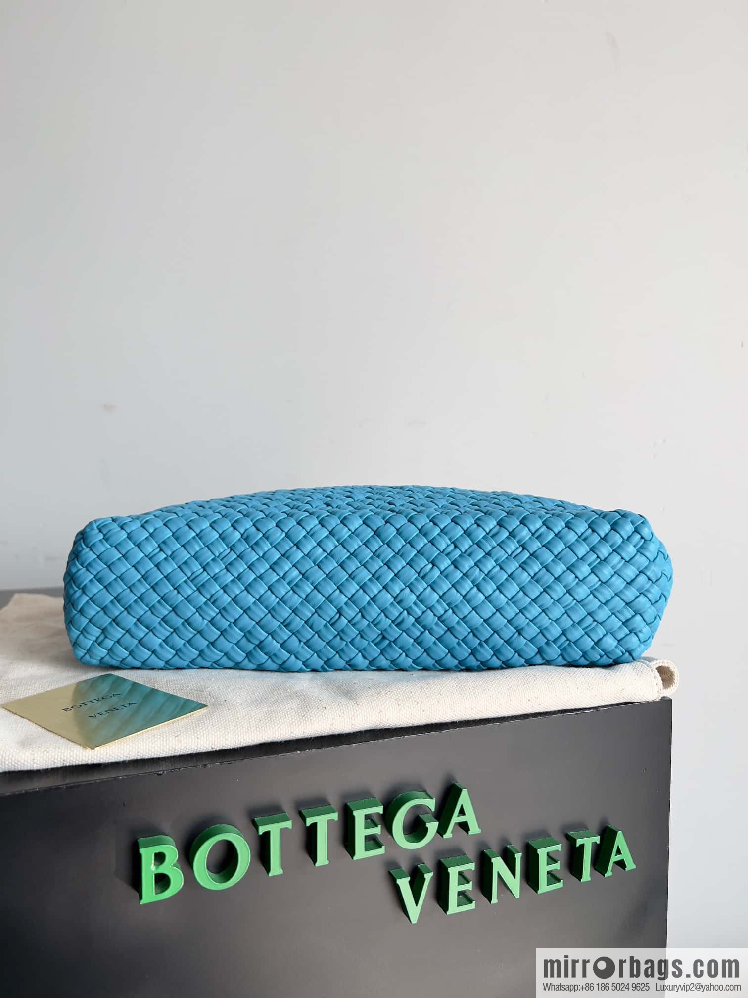 #Bv 2023 Winter Collection/Top Tosca Handbag Model Number: 716974 Pool Blue