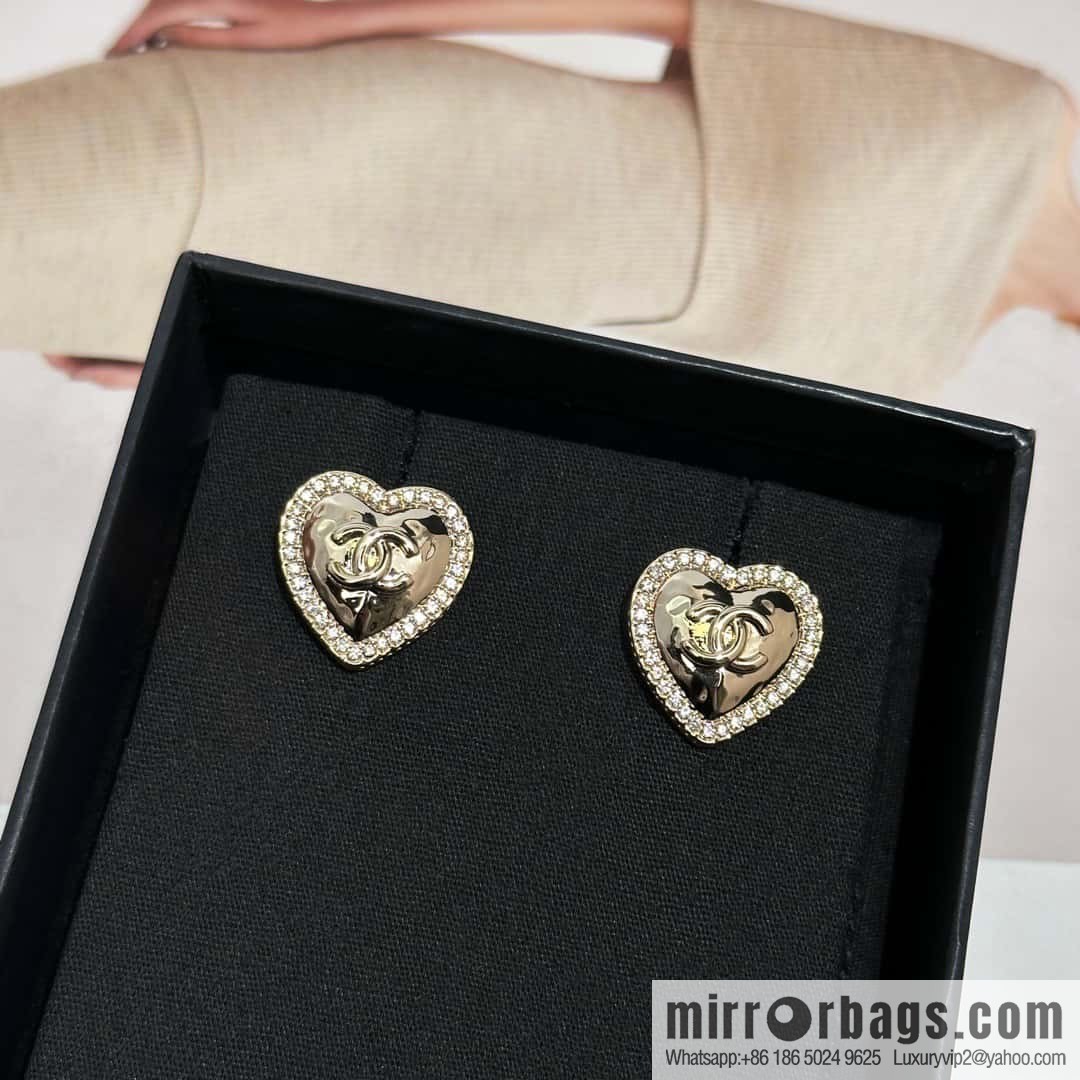 ❗️New ❗️ Chanel stud earrings ☀️ new ☑️ Chanel c1 peach heart ❤️ love double c stud earrings ☀️
