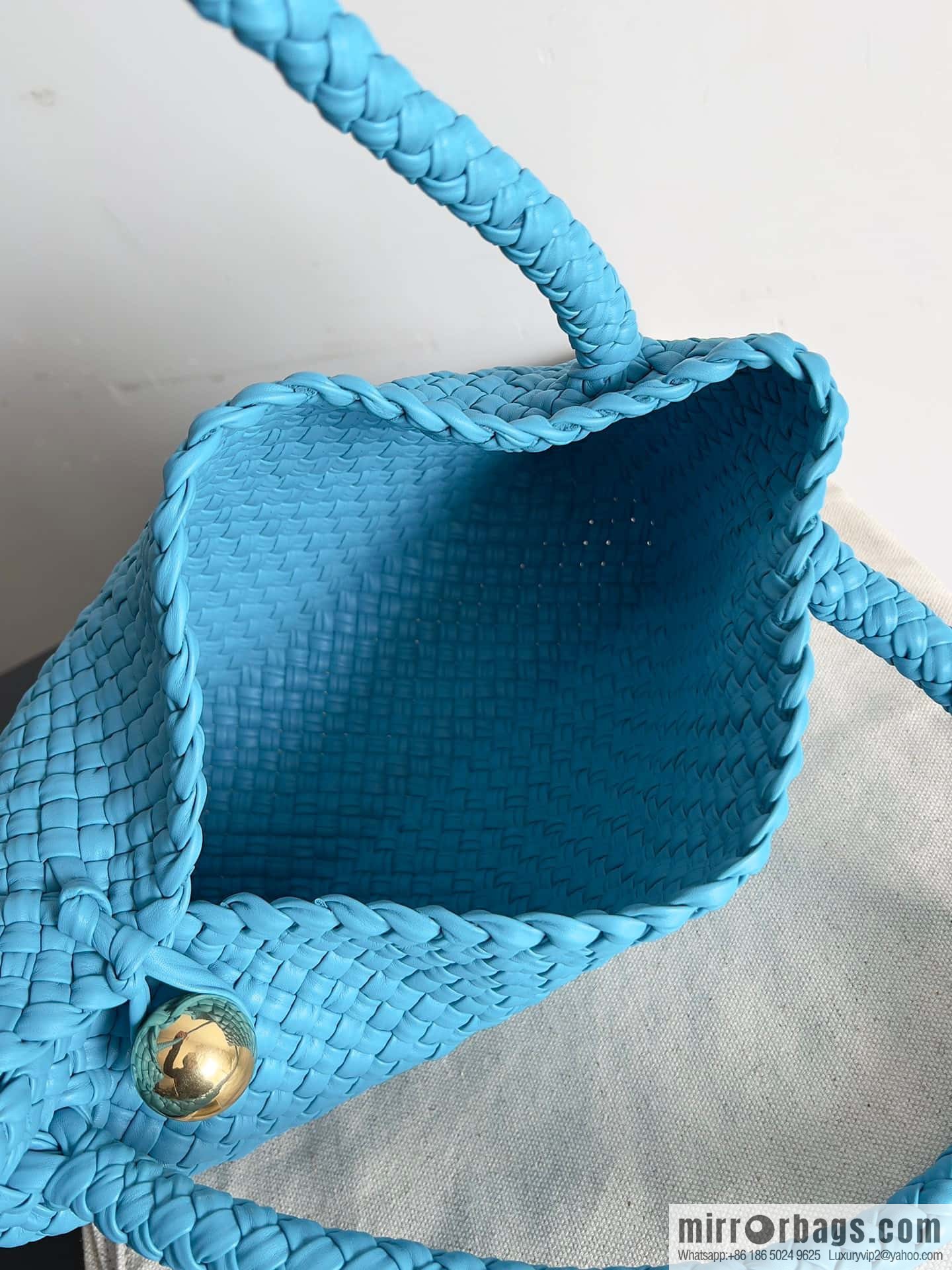 #Bv 2023 Winter Collection/Top Tosca Handbag Model Number: 716974 Pool Blue
