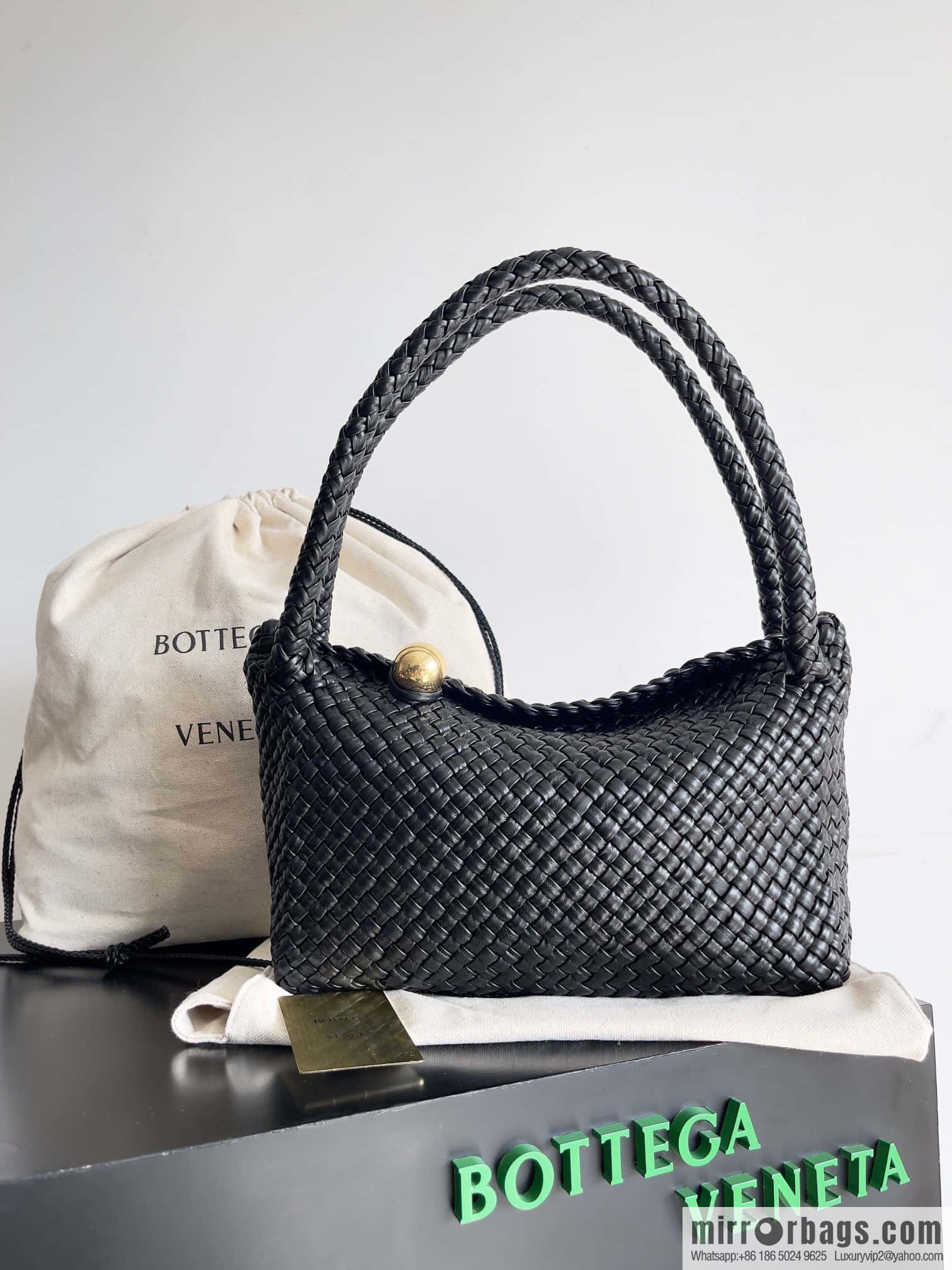 #Bv 2023 winter series/top Tosca handbag model number: 716974 black