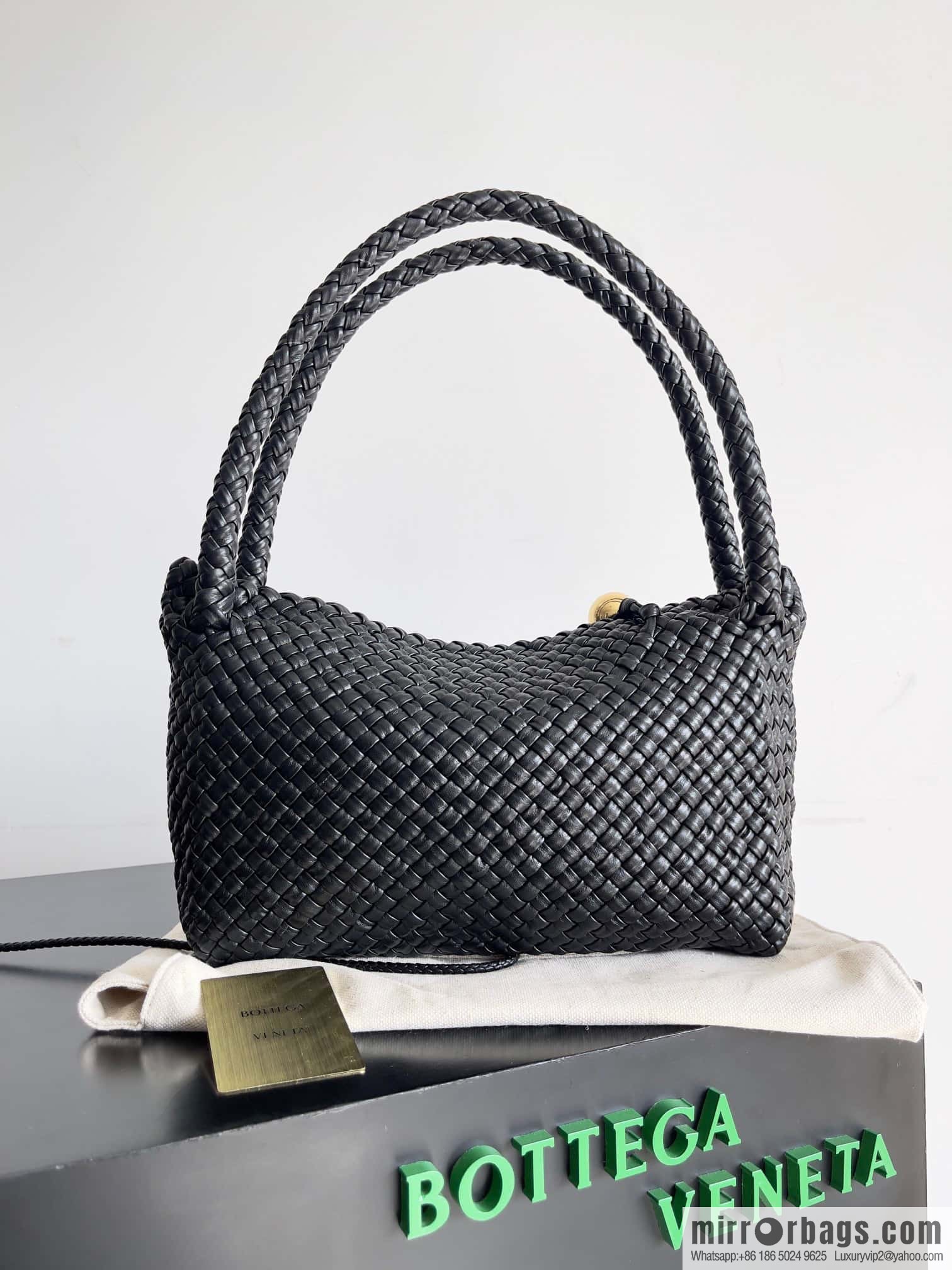 #Bv 2023 winter series/top Tosca handbag model number: 716974 black
