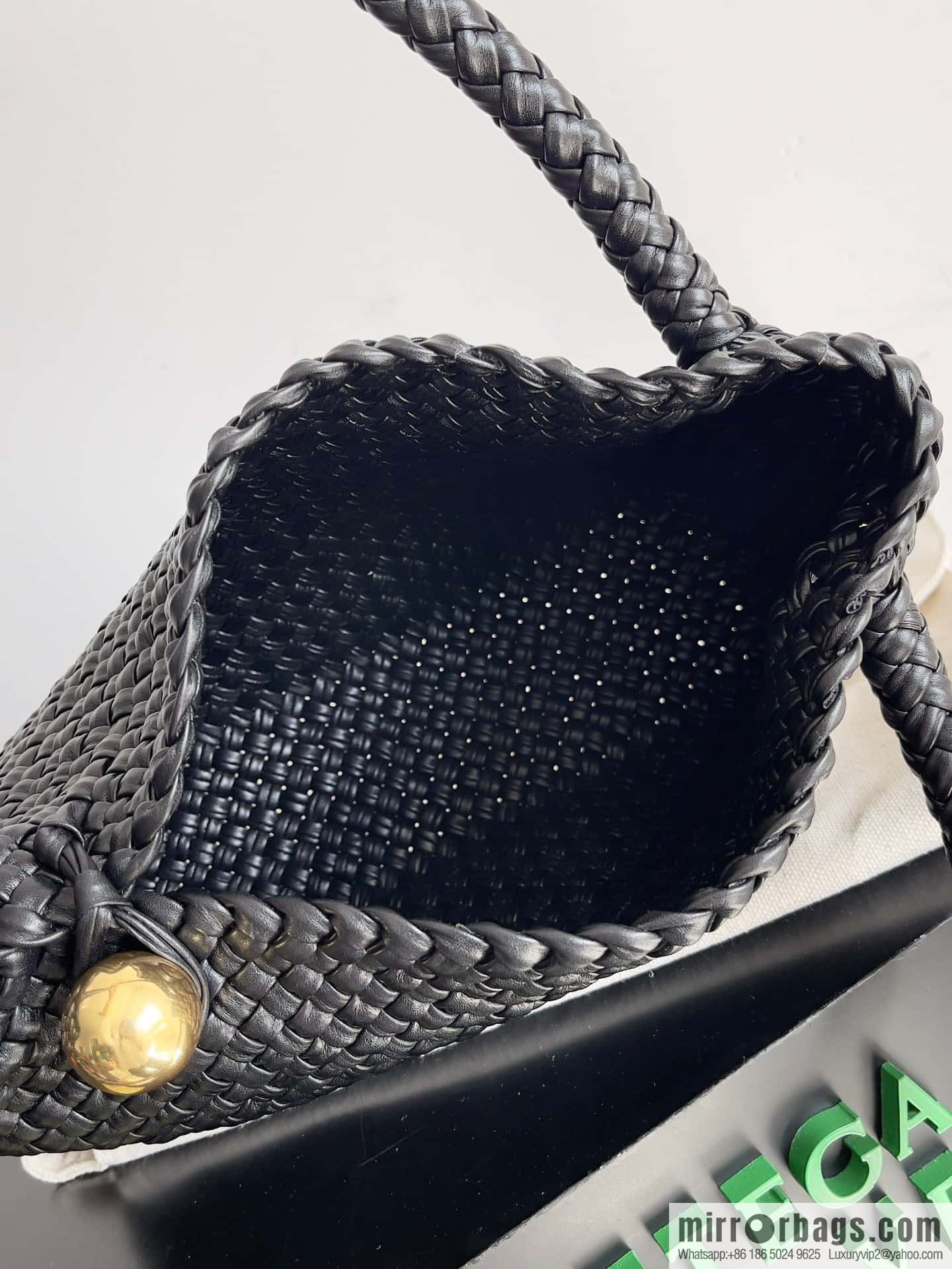 #Bv 2023 winter series/top Tosca handbag model number: 716974 black