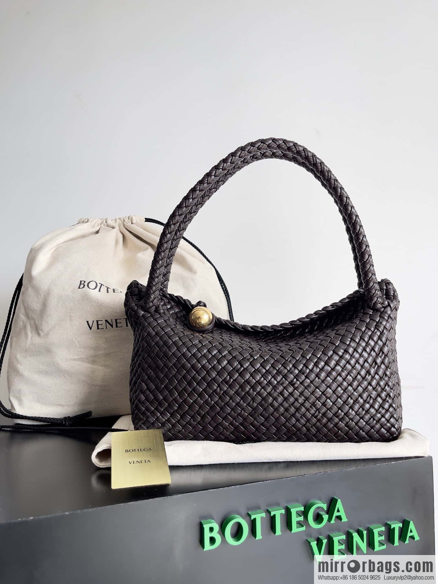 #Bv 2023 Winter Collection/Top Tosca Handbag Model Number: 716974 Chocolate Color