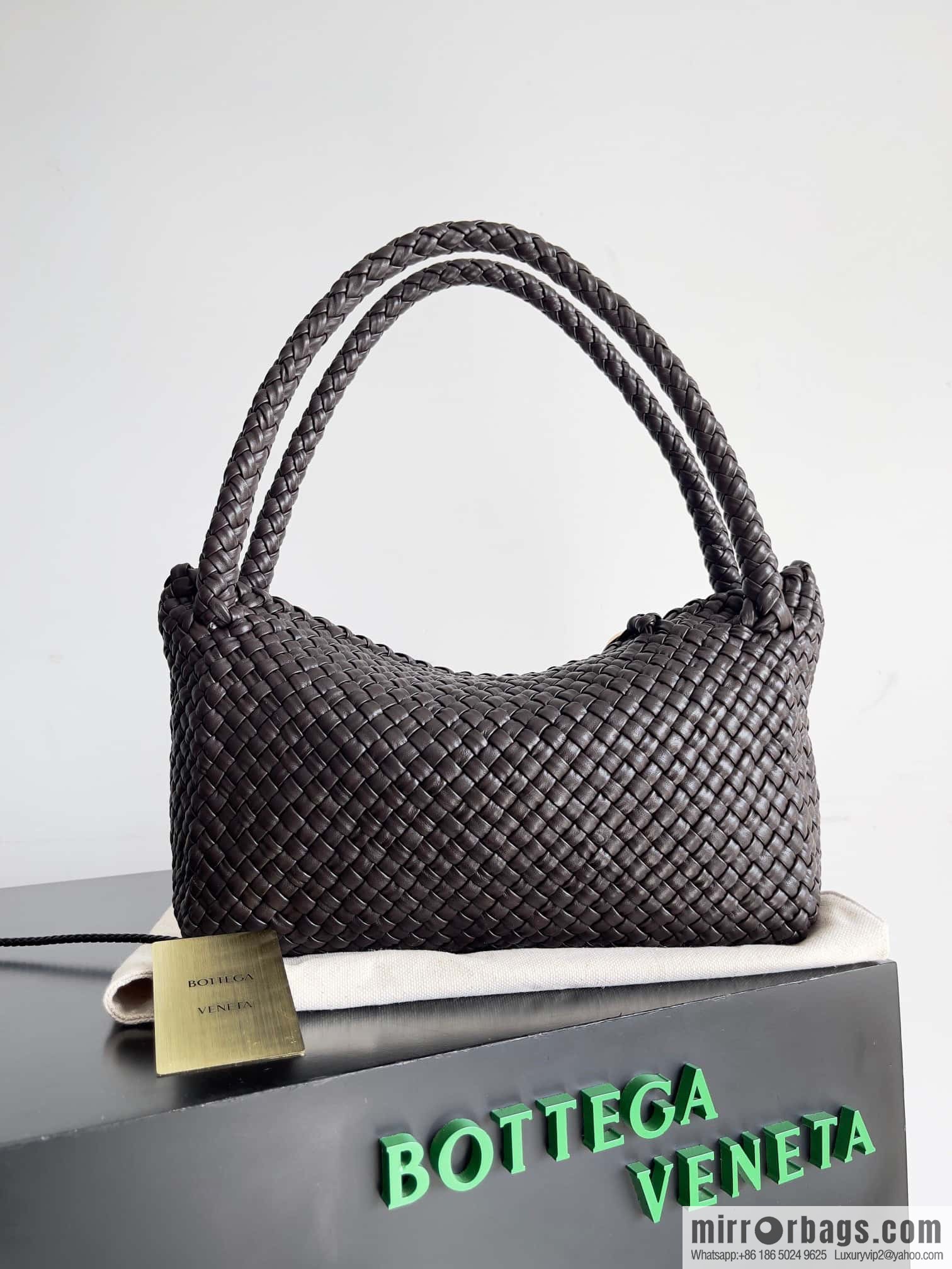 #Bv 2023 Winter Collection/Top Tosca Handbag Model Number: 716974 Chocolate Color