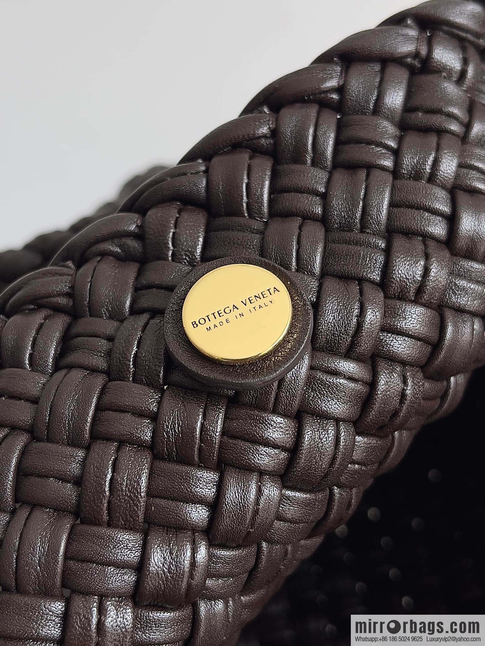 #Bv 2023 Winter Collection/Top Tosca Handbag Model Number: 716974 Chocolate Color