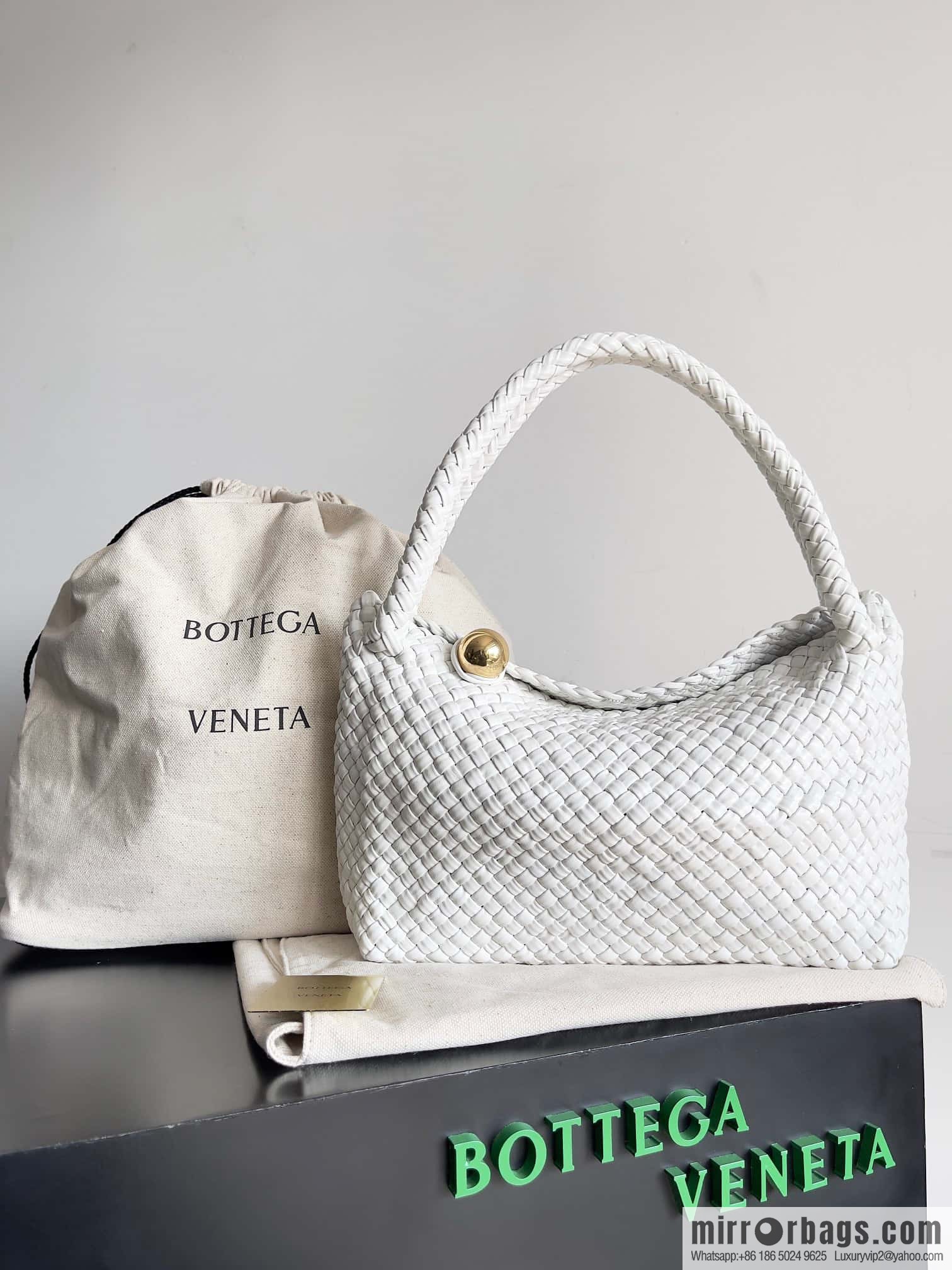 #Bv 2023 Winter Collection/Top Tosca Handbag Model Number: 716974 White