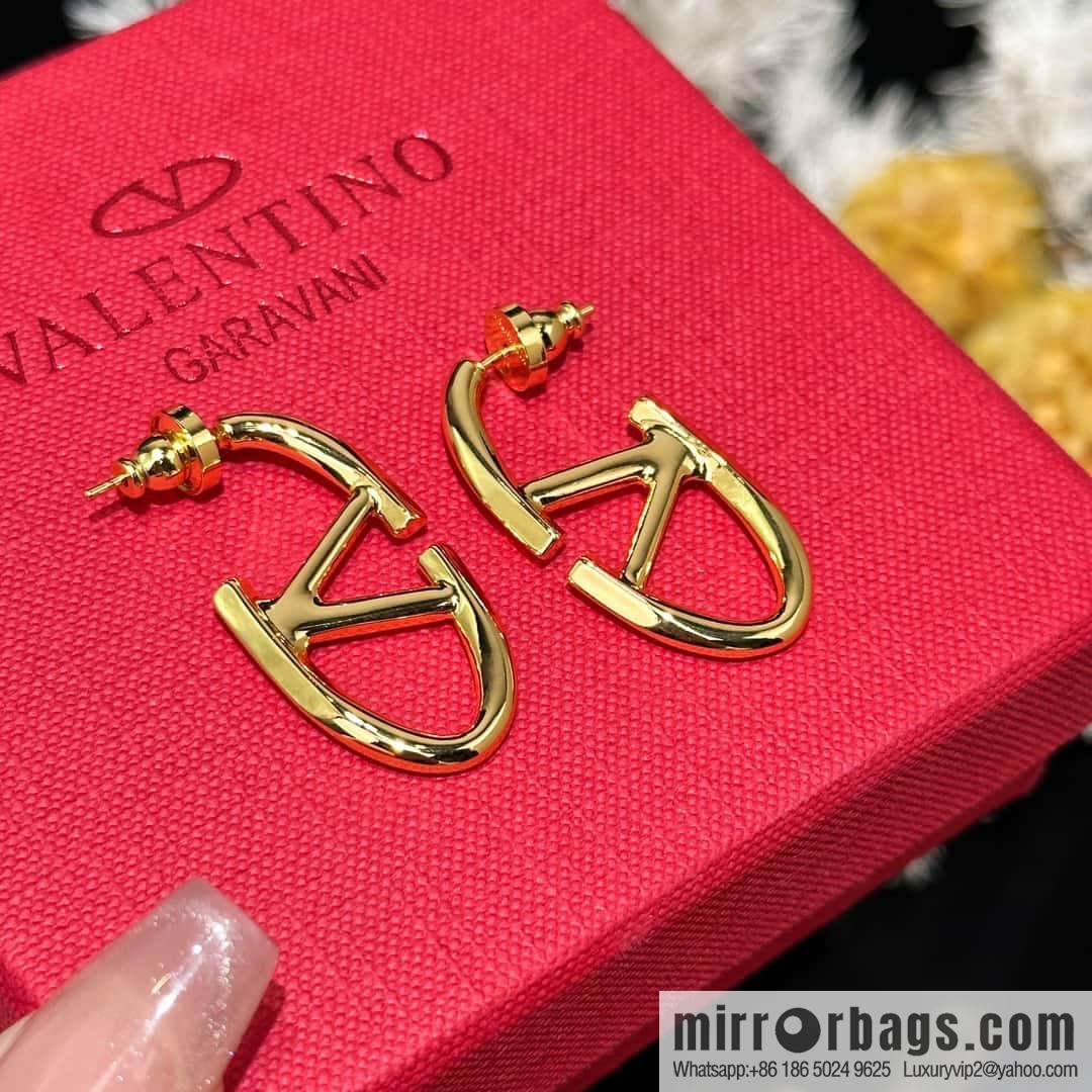 ❗️New ❗️ New ☑️ Valentino gold oval stud earrings