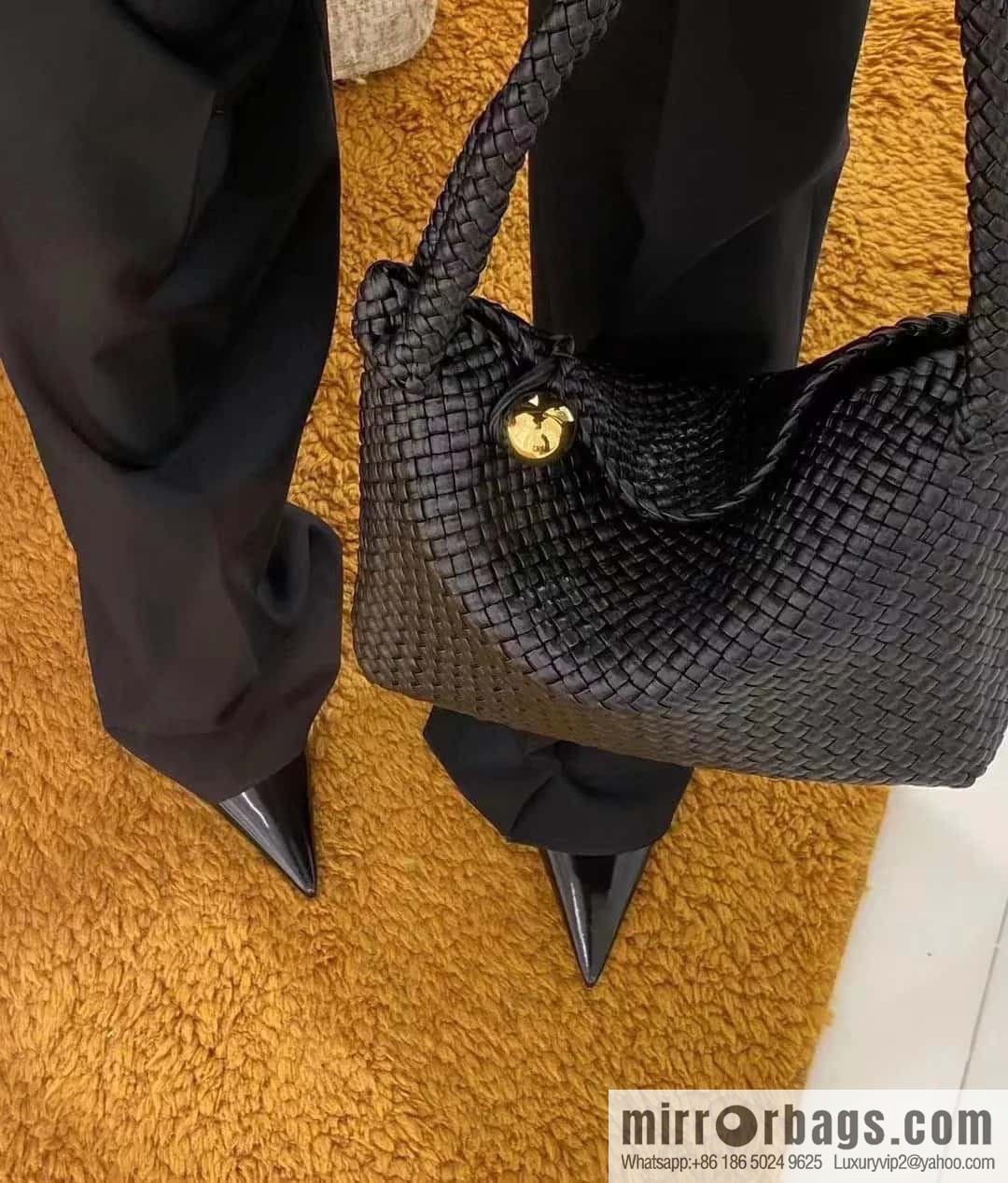#Bv 2023 Winter Collection/Top Tosca Handbag Model Number: 716974 Chocolate Color