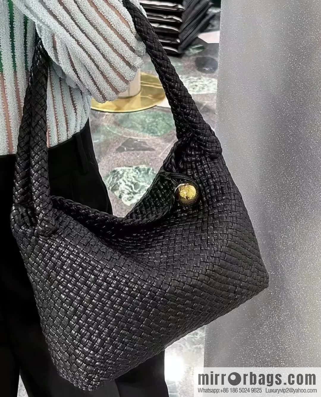 #Bv 2023 Winter Collection/Top Tosca Handbag Model Number: 716974 Chocolate Color