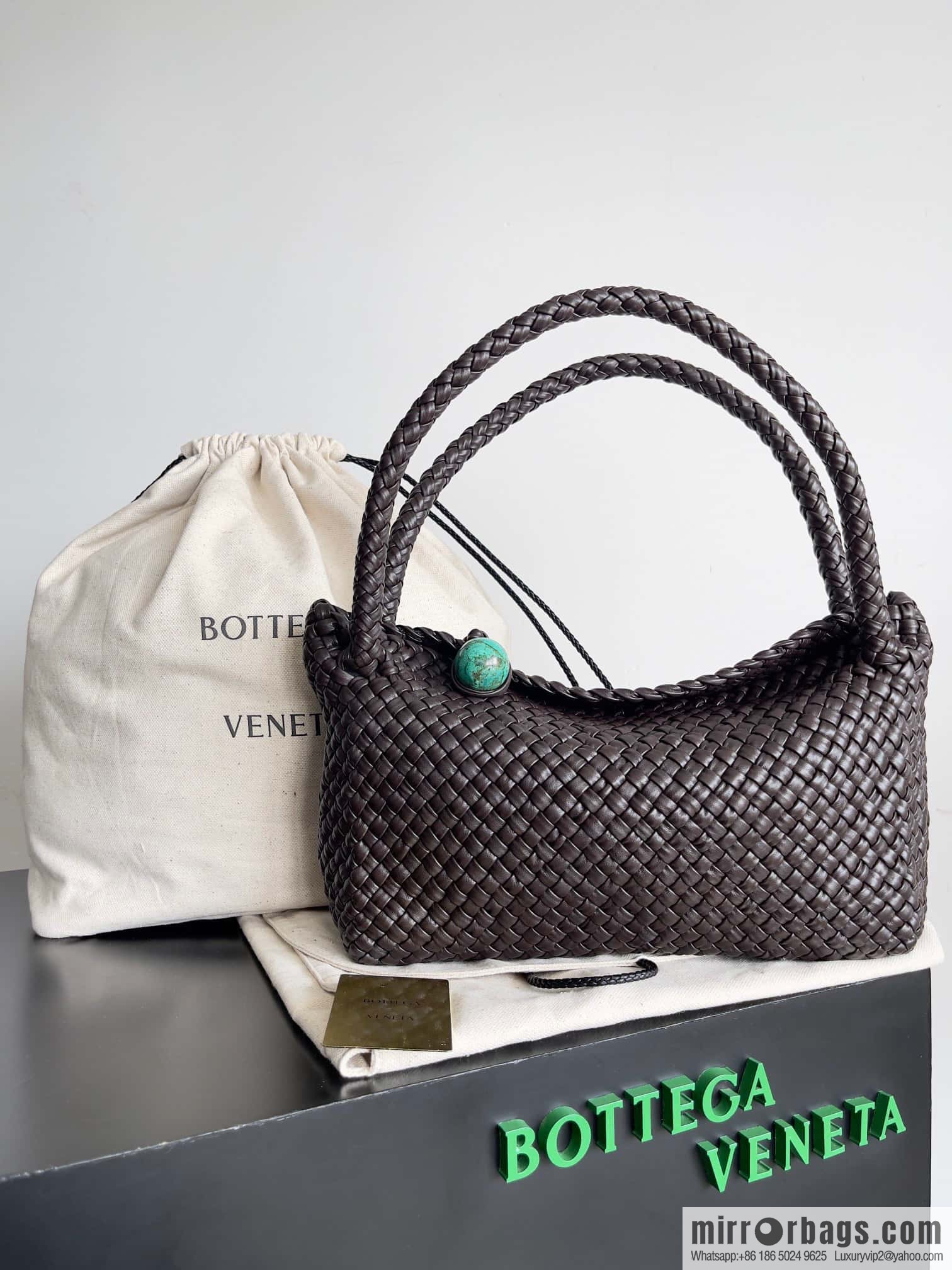 #Bv 2023 Winter Collection/Top Tosca Handbag Model Number: 716974 Chocolate Color