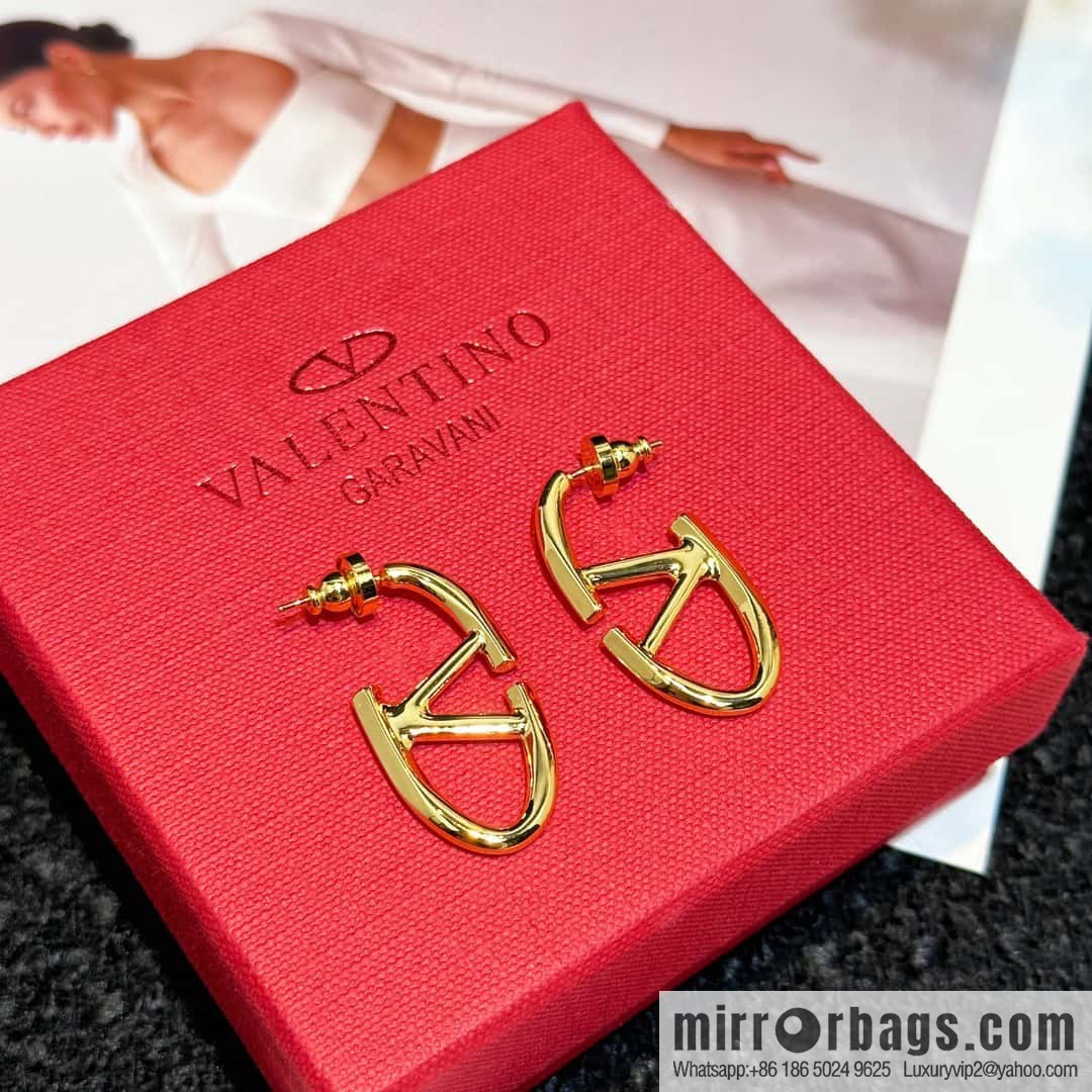 ❗️New ❗️ New ☑️ Valentino gold oval stud earrings