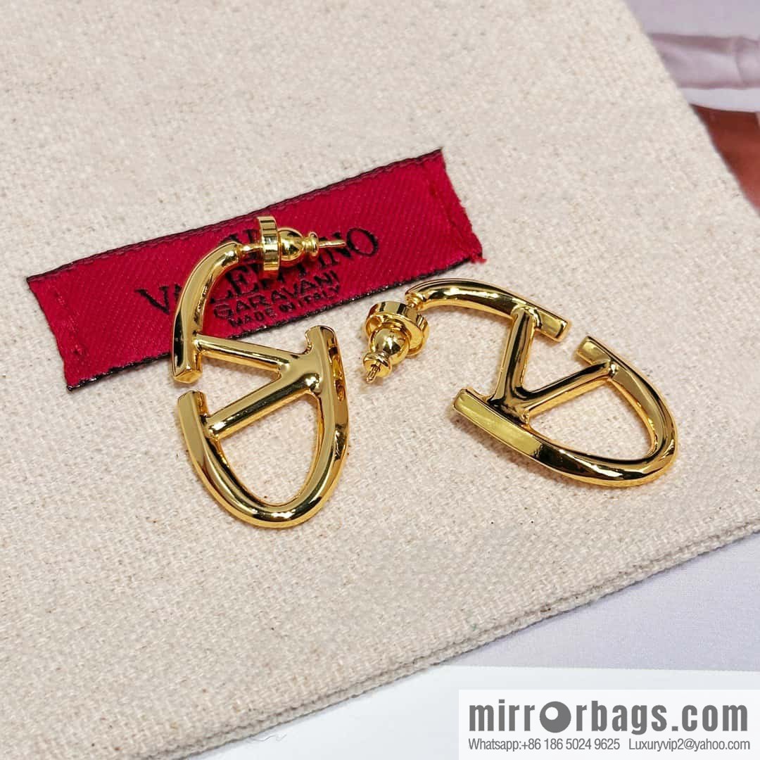 ❗️New ❗️ New ☑️ Valentino gold oval stud earrings