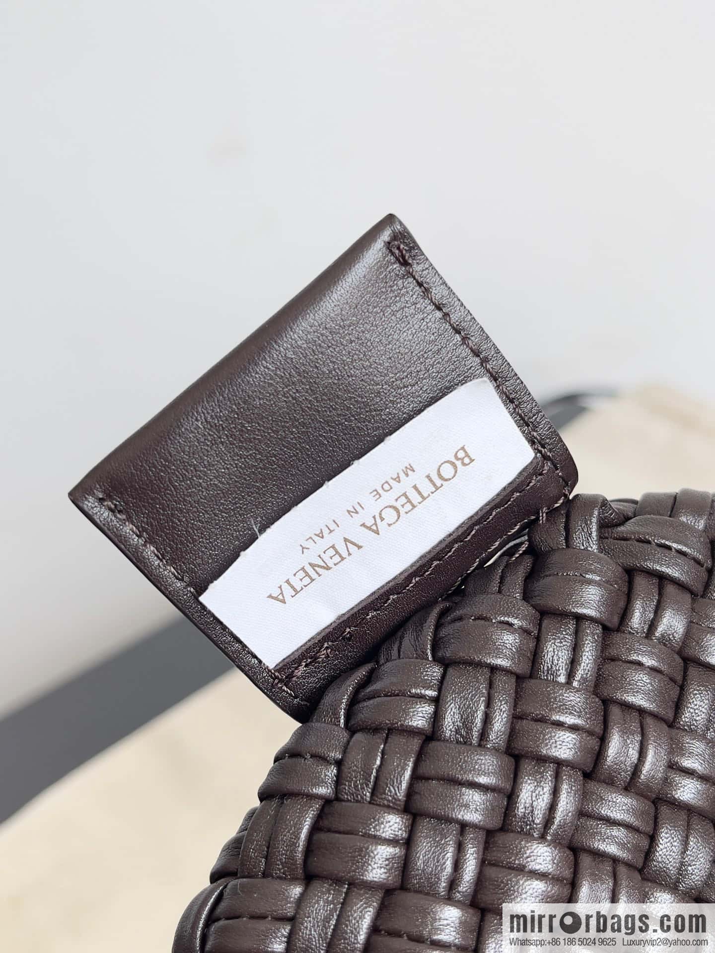#Bv 2023 Winter Collection/Top Tosca Handbag Model Number: 716974 Chocolate Color
