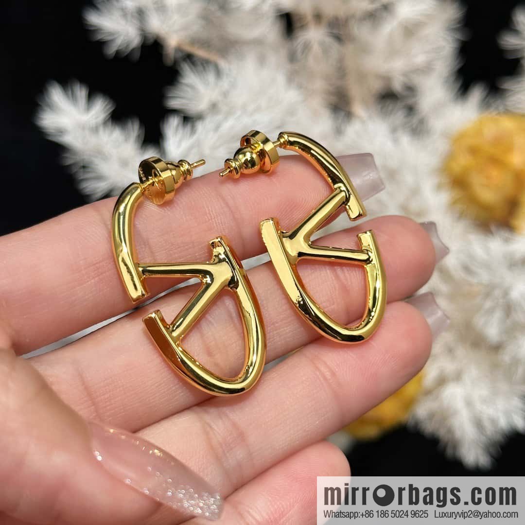 ❗️New ❗️ New ☑️ Valentino gold oval stud earrings